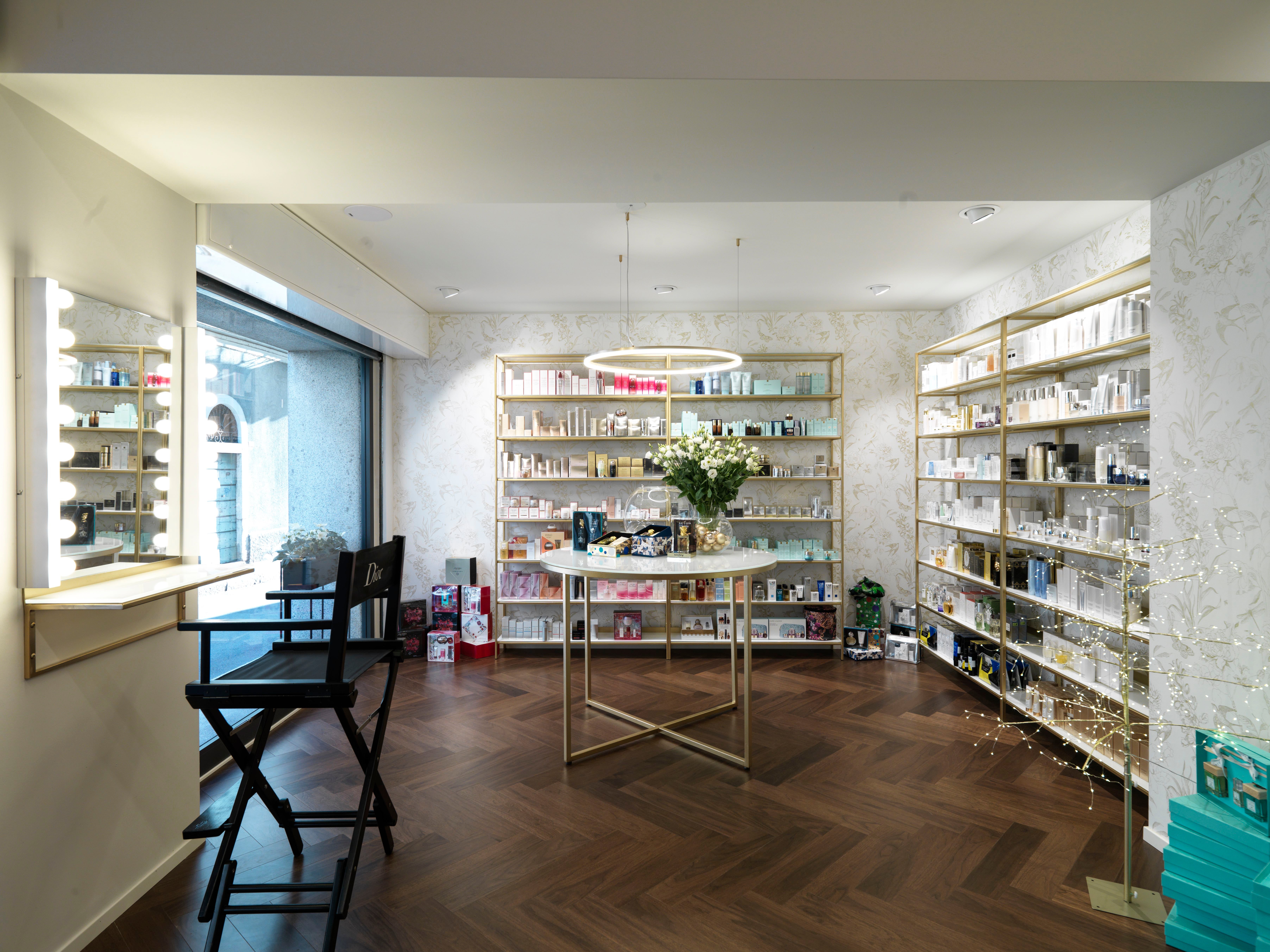 Parky - smoked walnut - herringbone floor - wooden floor - veneer floor - veneer