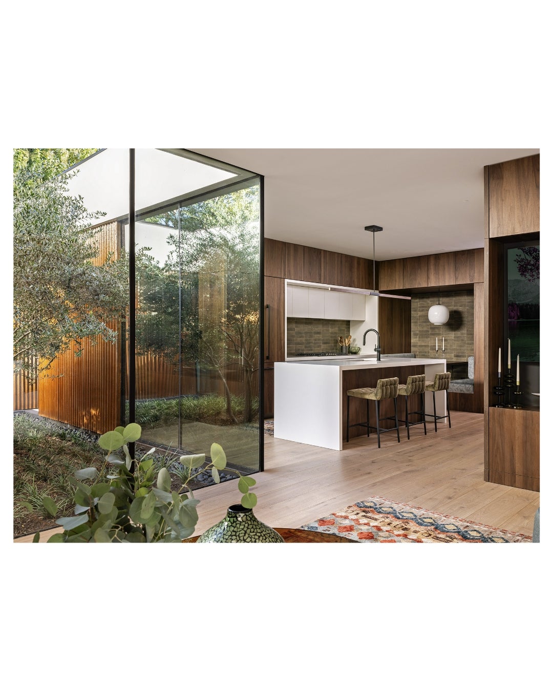 A kitchen and dining area - wood veneer - Shinnoki smoked walnut