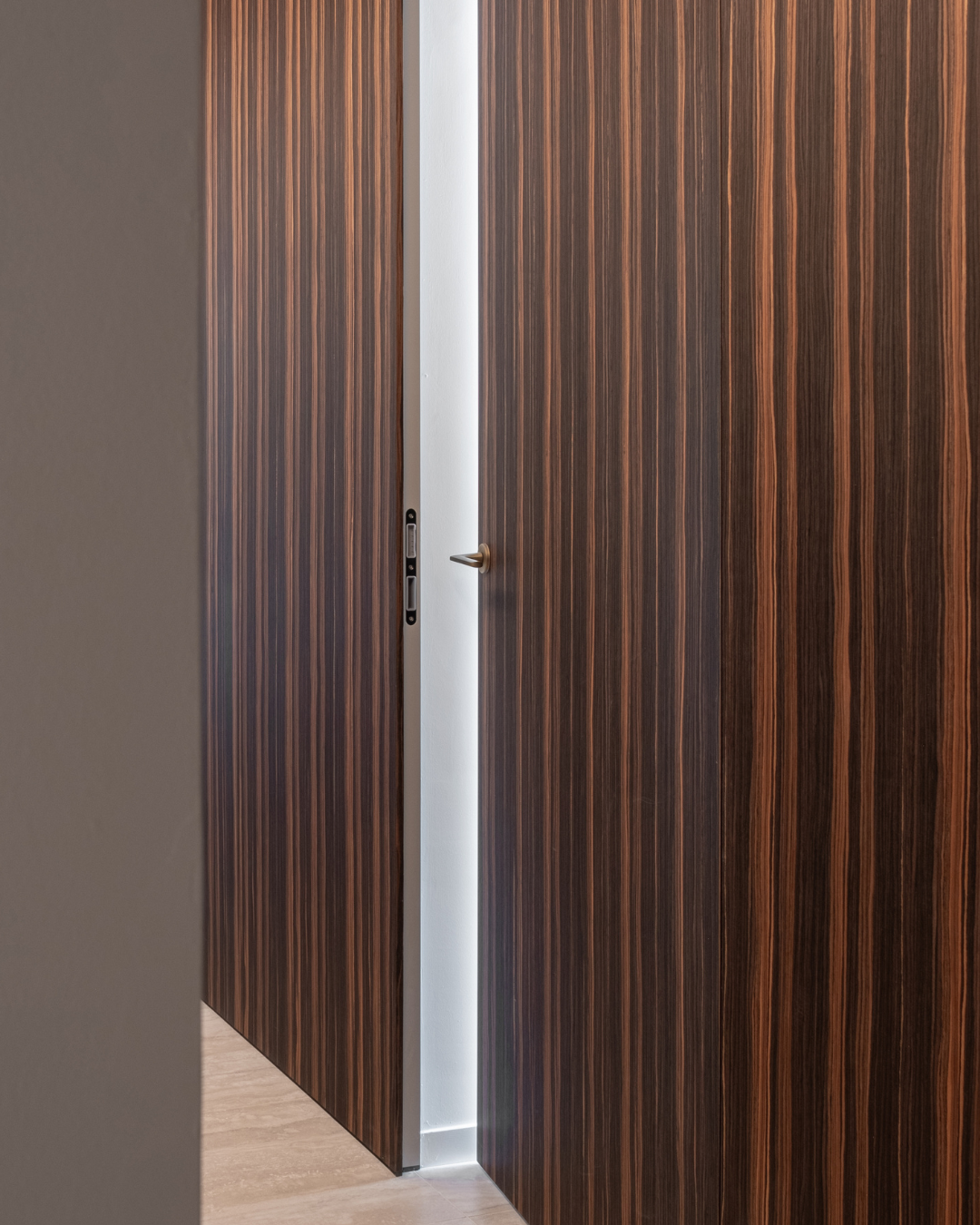 Decospan’s Infinite Wood Corvus Ebony