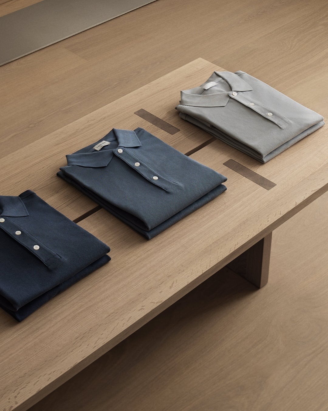 oak wood veneer - retail interior - wood veneer - shinnoki natural oak - wood shelf