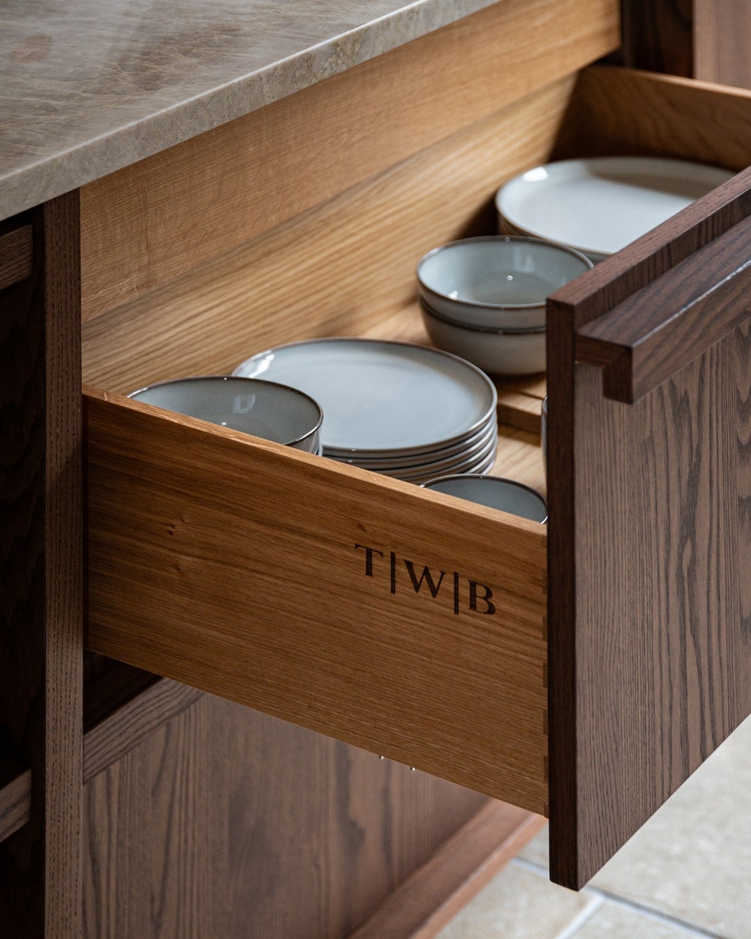 Kitchen - wood veneer - Shinnoki Cinnamon Triba - interior design - cabinetry