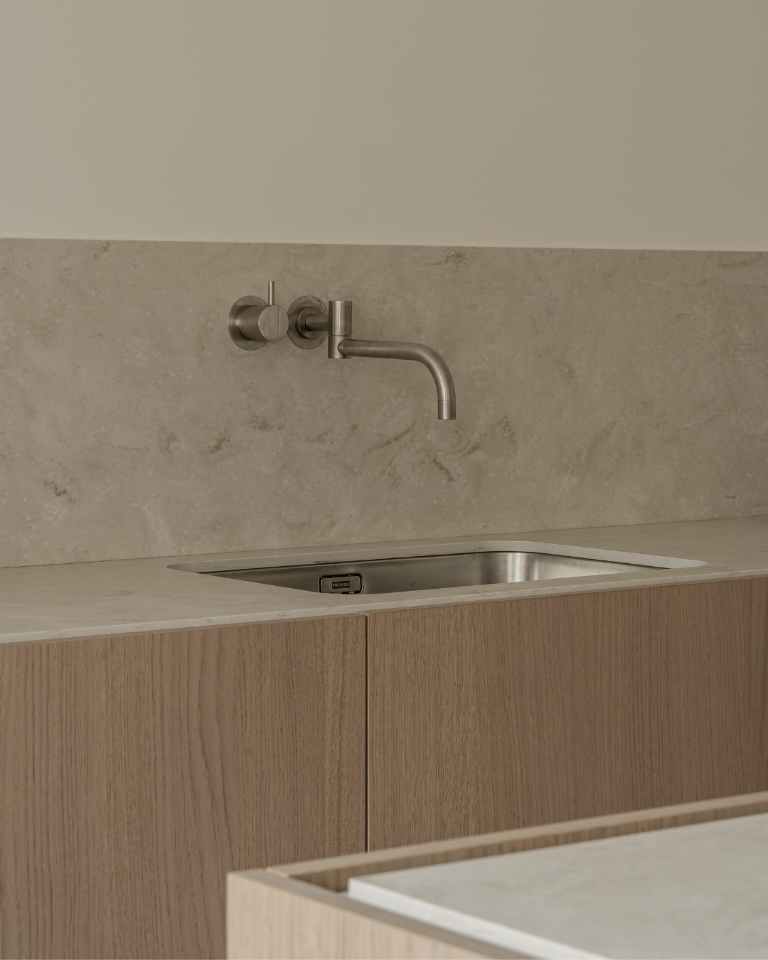 Appartment kitchen space with Shinnoki Manhattan Oak
