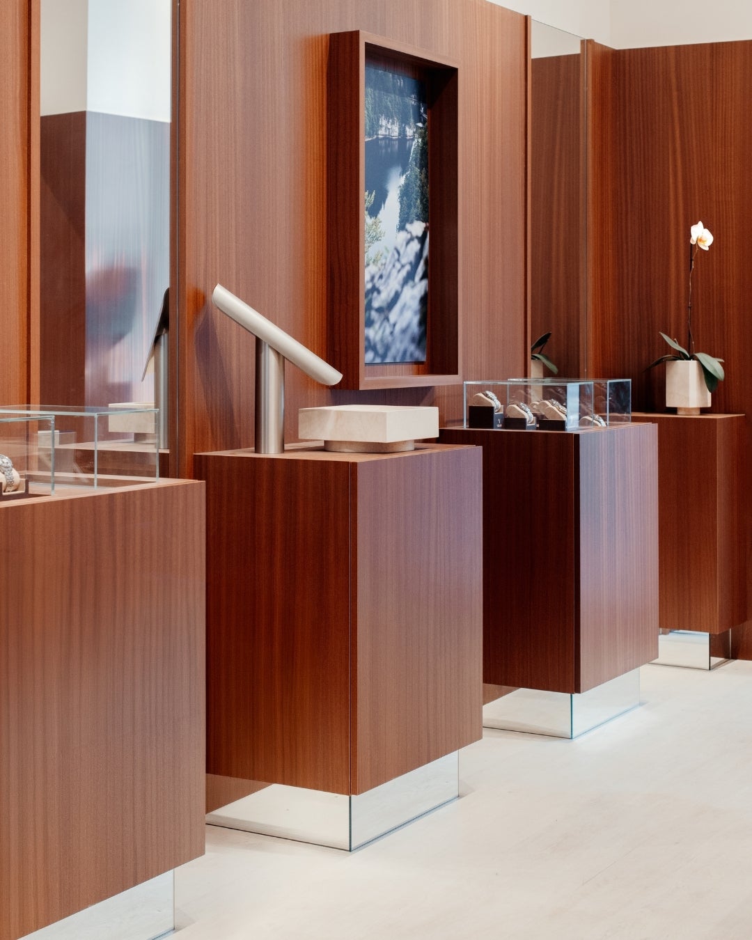 Interior project with wood veneer - Shinnoki Terra Sapele - Yema paris boutique