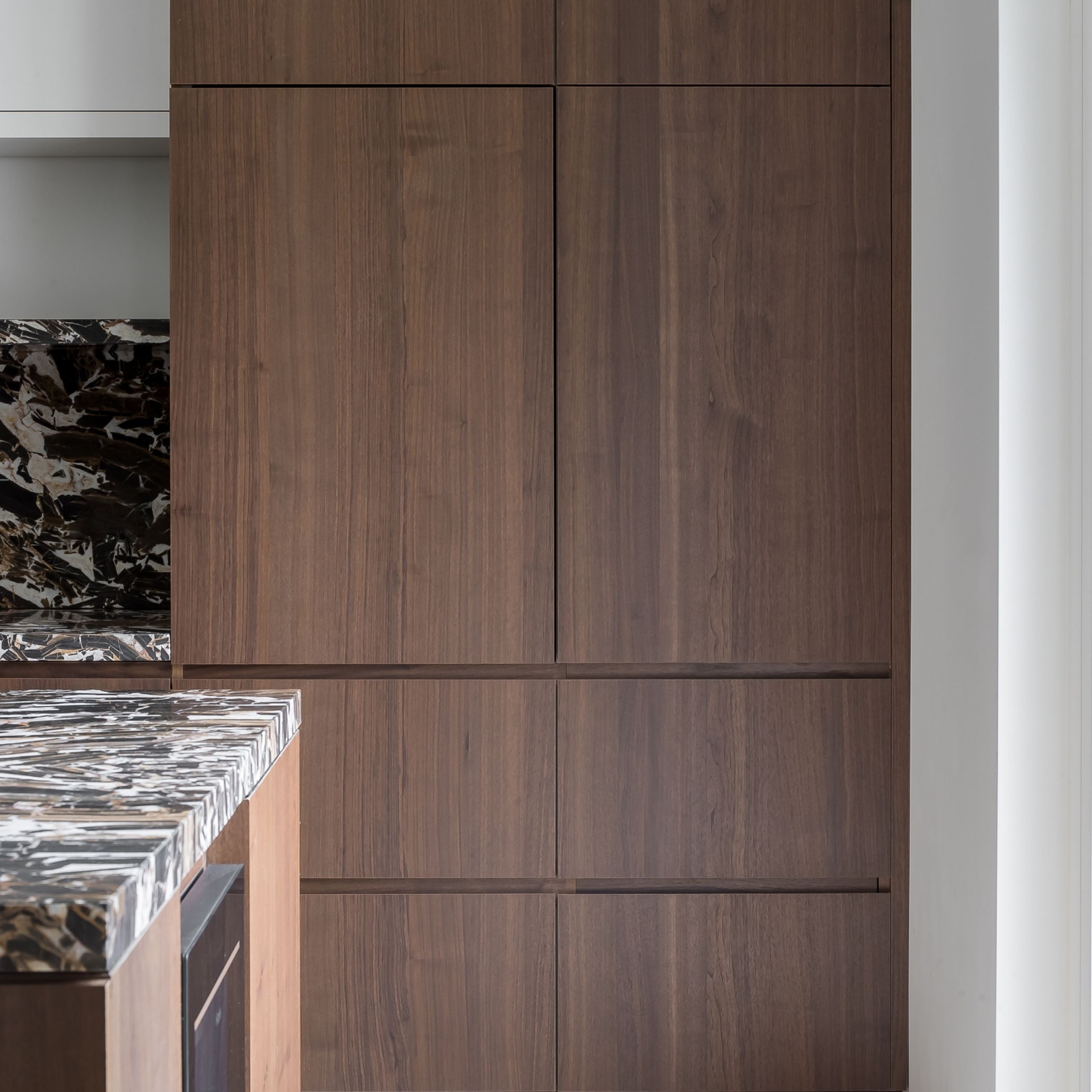Custom walnut veneer - studio Stay