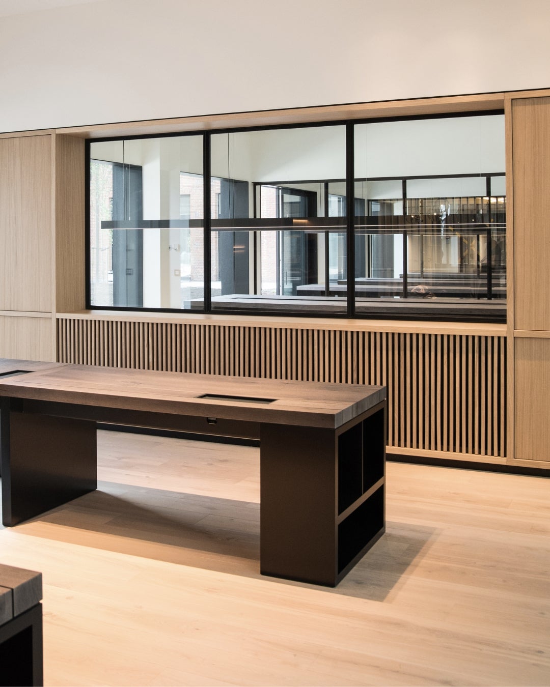 Querkus Vintage - Bureaux Tomorrowland - placage bois