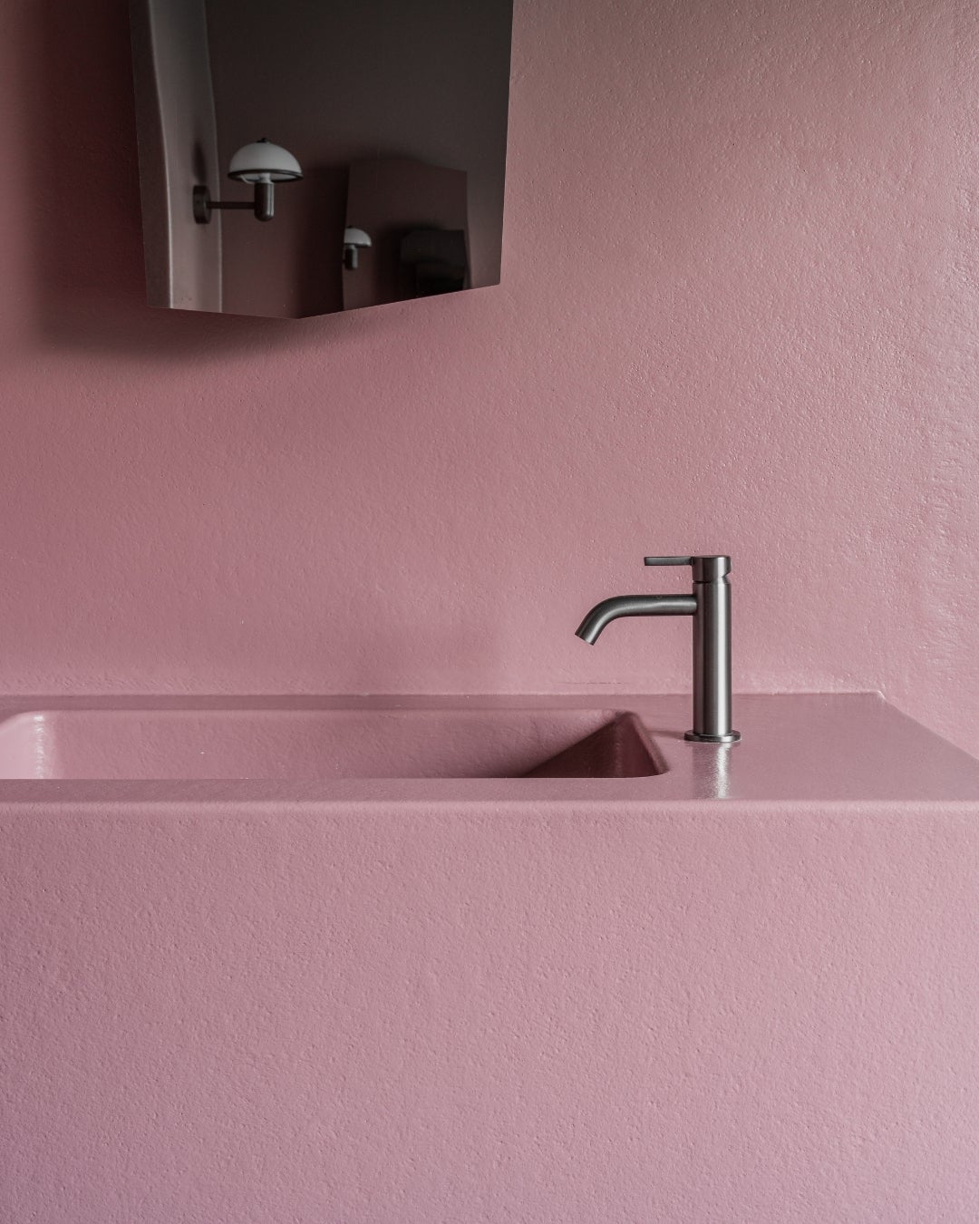 Kitchen with wood veneer panels - Shinnoki smoked walnut