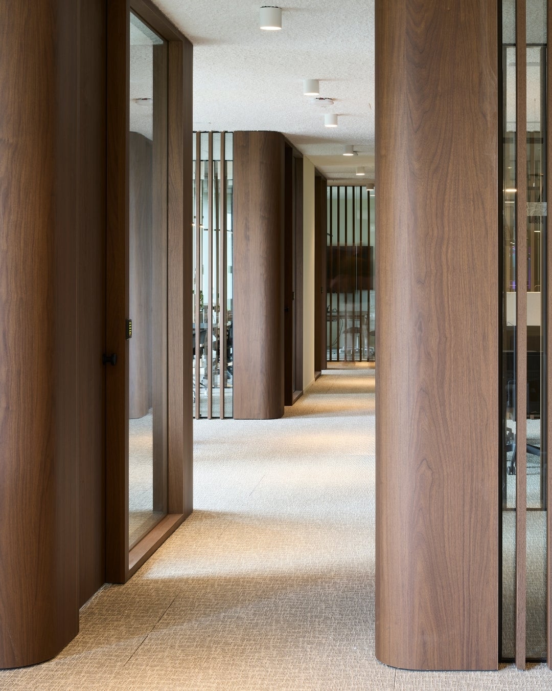 Shinnoki Pure Walnut - office - coworking space - wood veneer