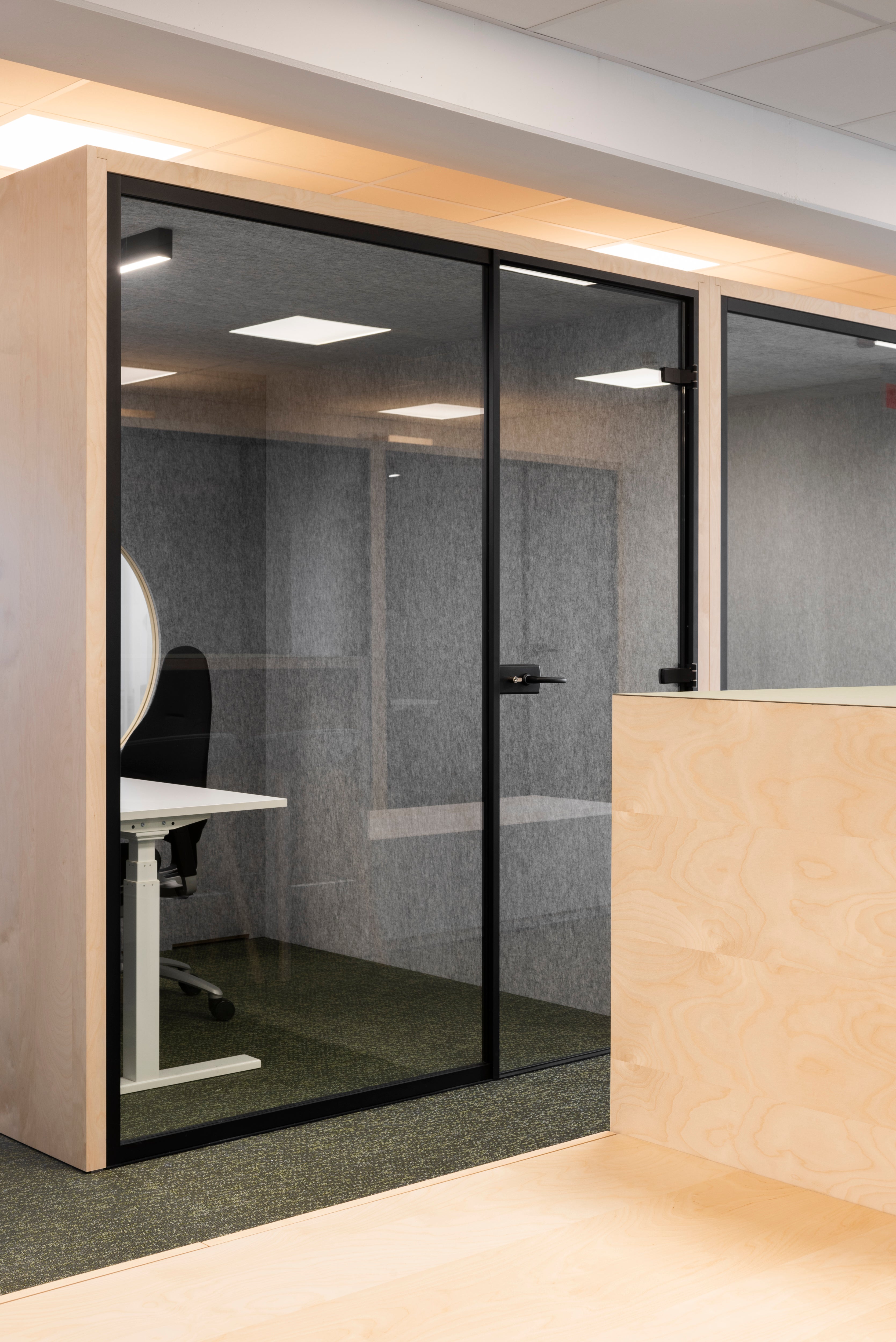 Nordus - Nordus snow birch - snow birch - silent pods - pods - office pods - veneer - veneer panels - light veneer wood panels 