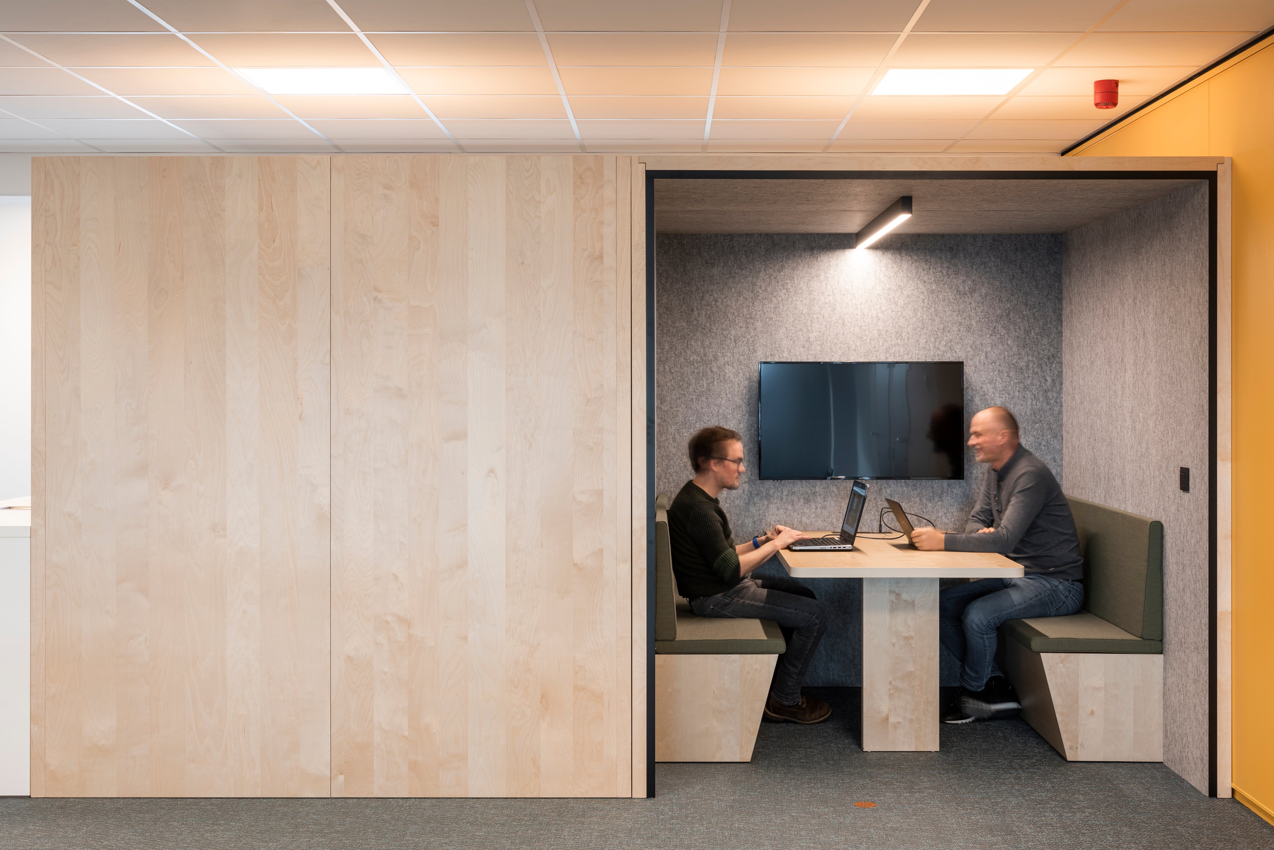 Nordus - snow birch - nordus snow birch - birch - veneer - silent pods - office - birch panels - wood veneer