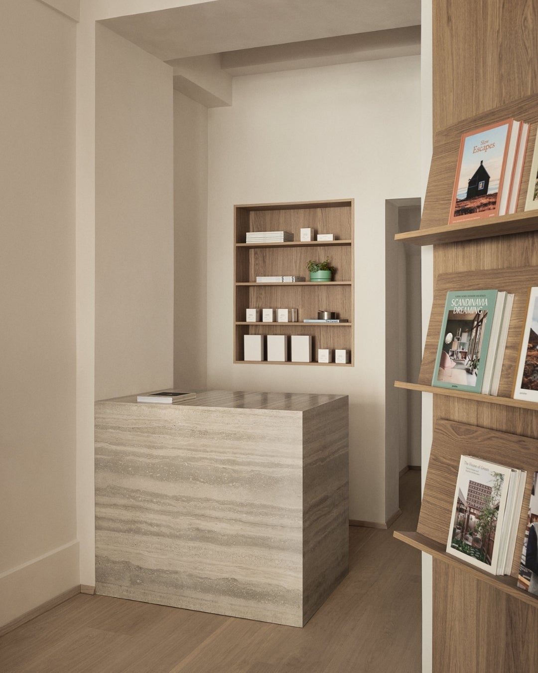 retail project with wood veneer - shinnoki natural oak - decospan - book shelf - cabinetry