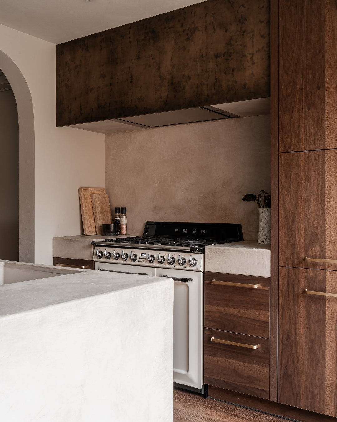 Kitchen with wood veneer panels - Shinnoki smoked walnut
