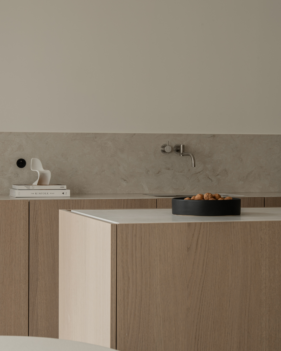 Appartment kitchen space with Shinnoki Manhattan Oak