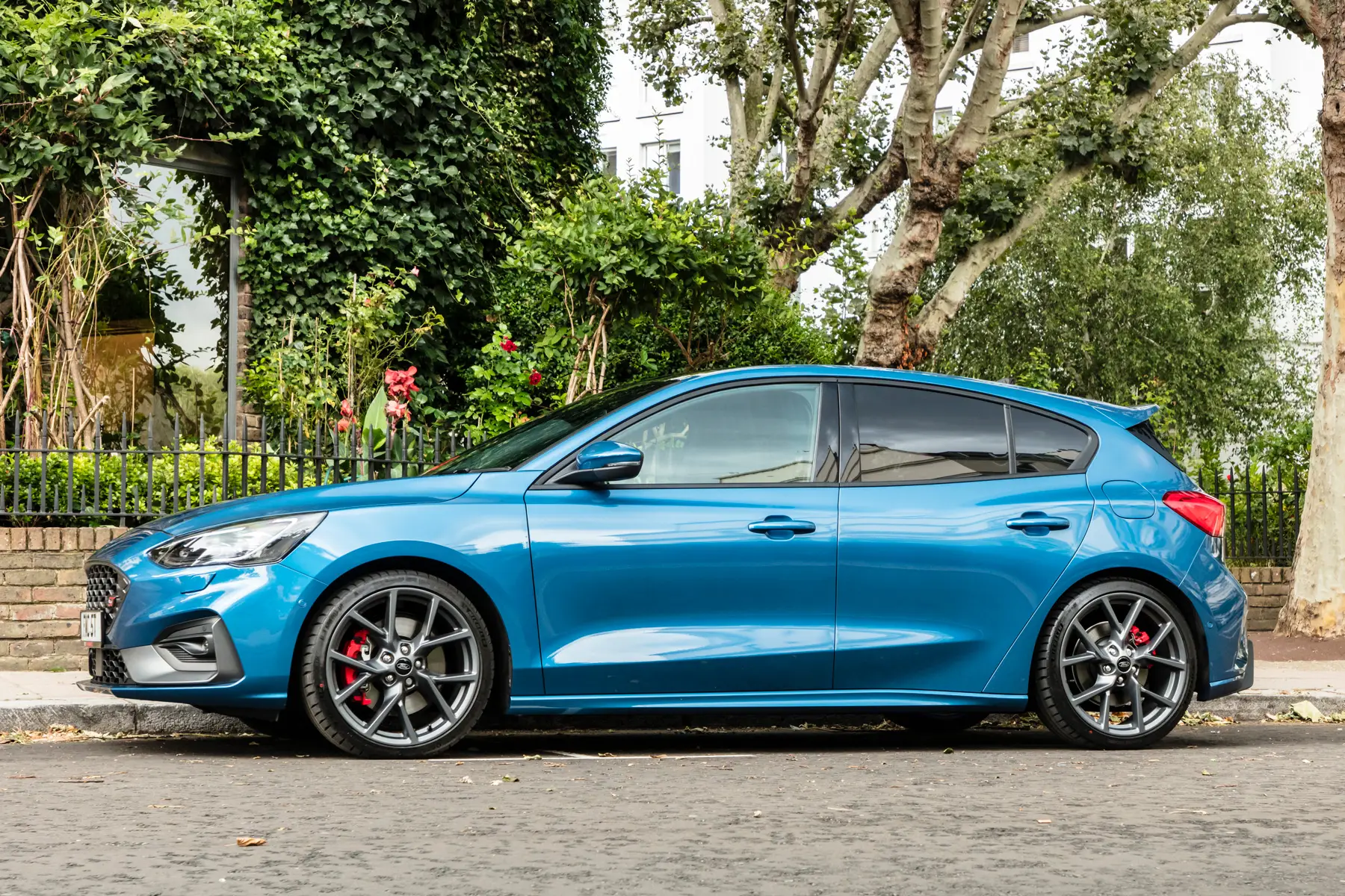 Ford Focus ST Review: side profile
