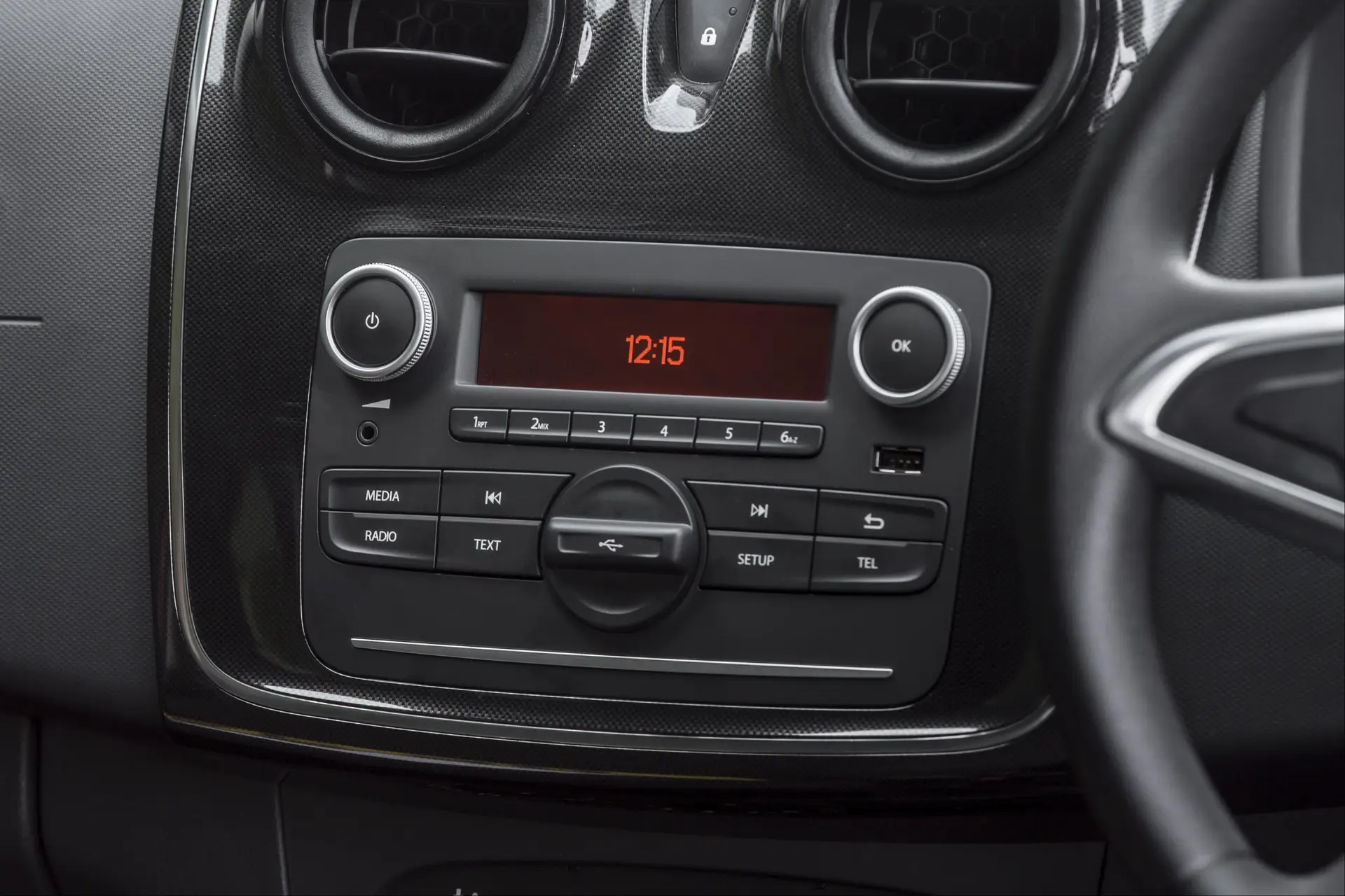 Dacia Logan MCV Review 2023: interior centre console