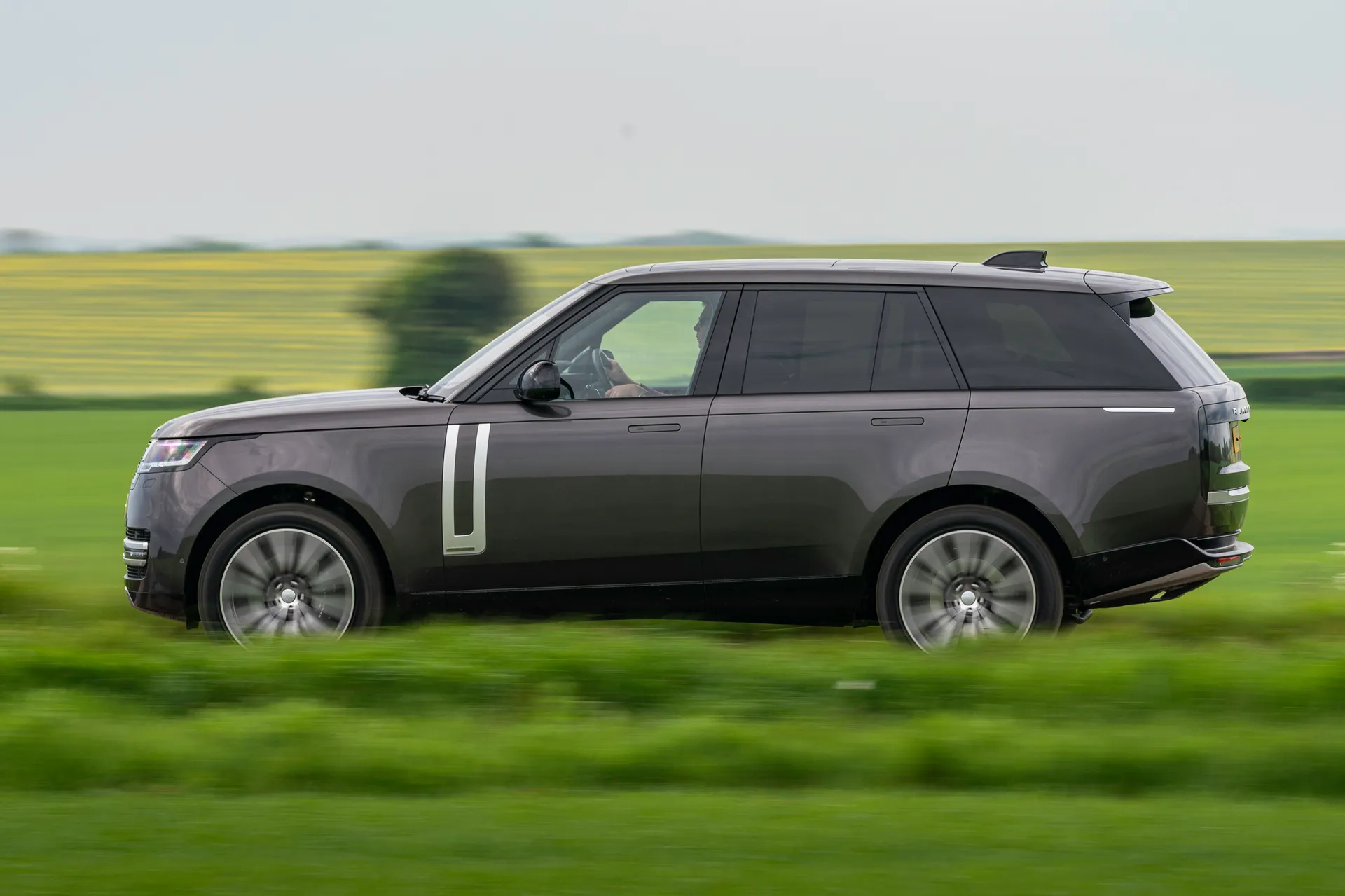 Range Rover Review: side profile