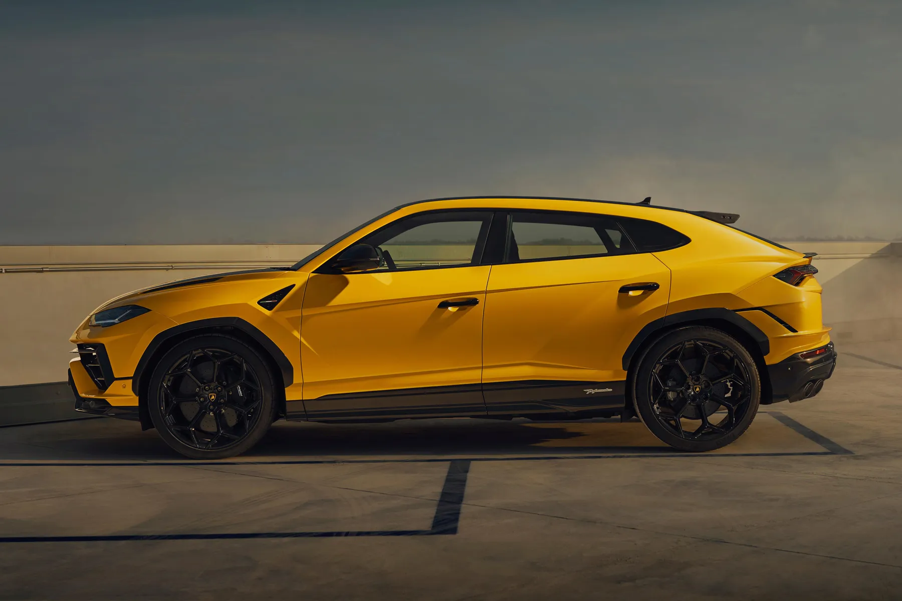 Lamborghini Urus Review 2024: side