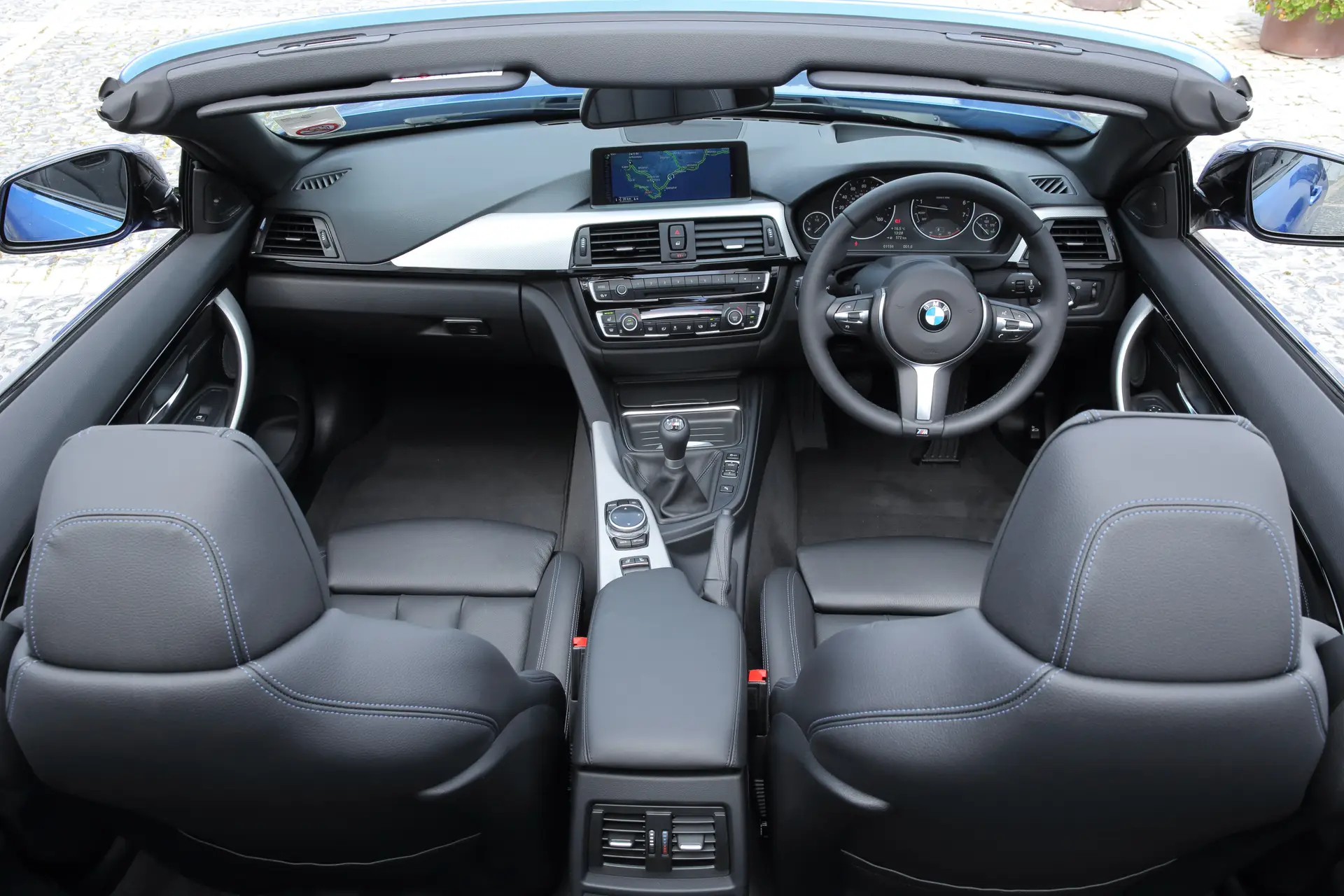 BMW 4 Series Convertible (2014-2020) Review: interior close up photo of the BMW 4 Series Convertible dashboard