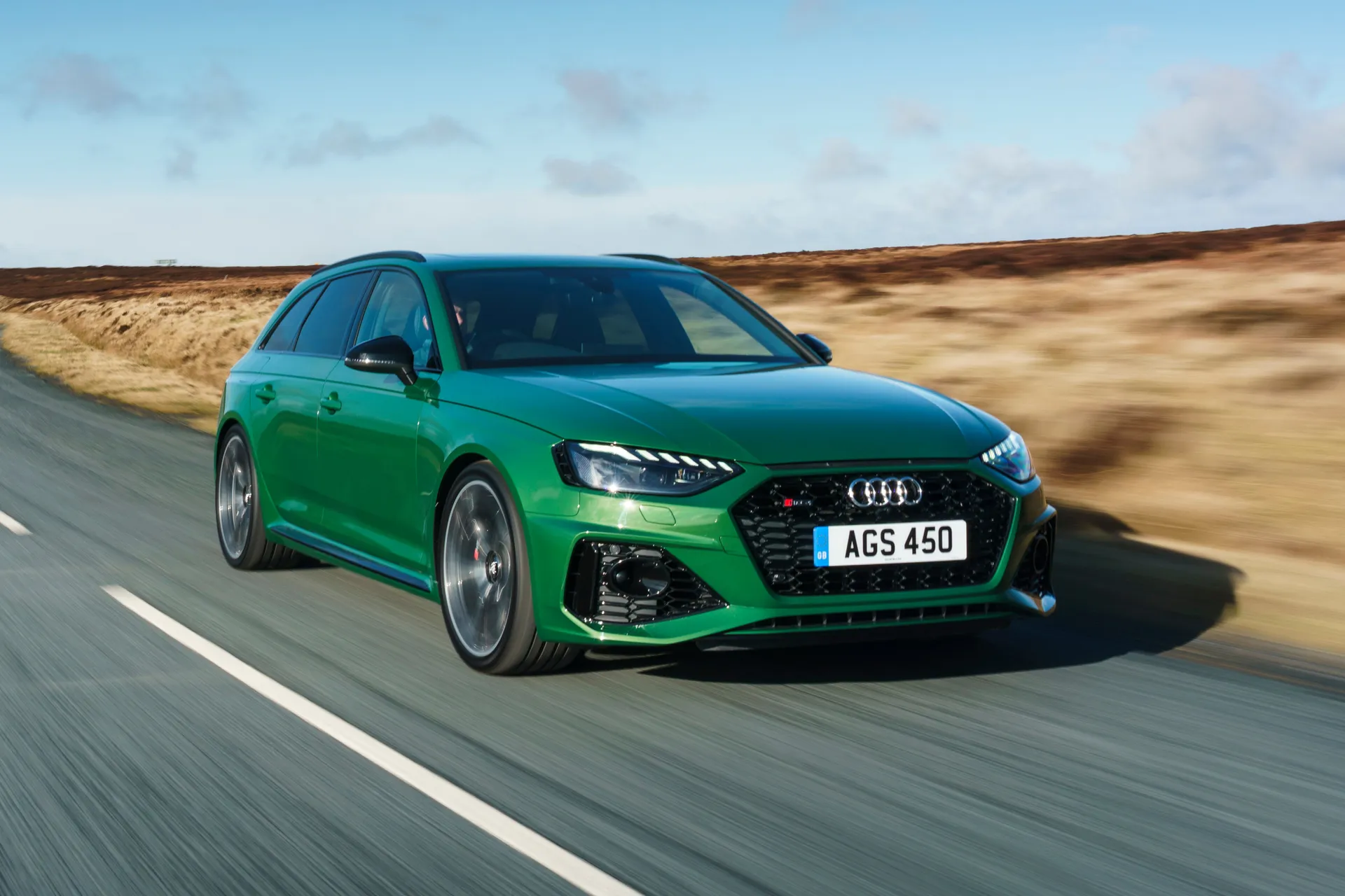 Audi RS4 Avant (2018-2025) Review Driving