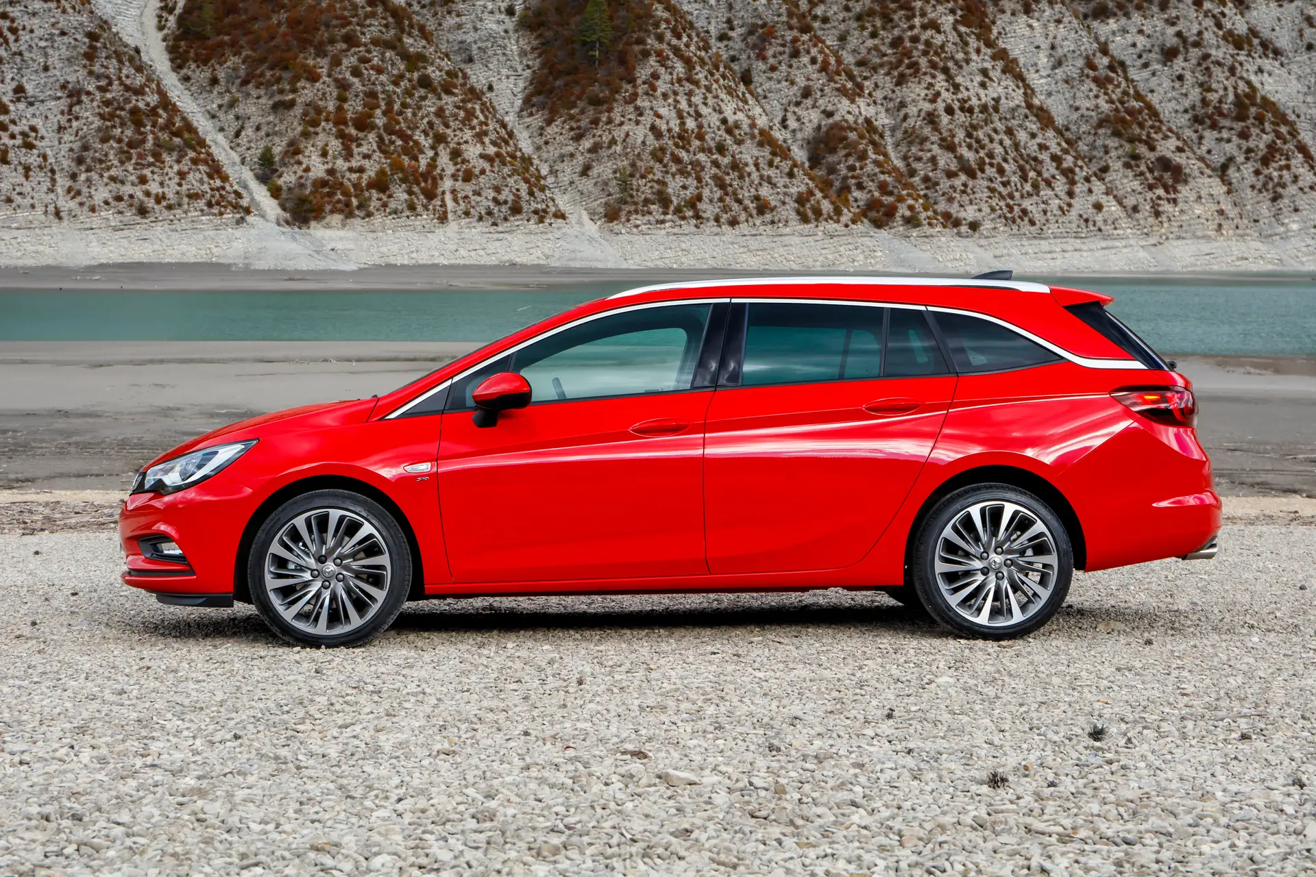 Vauxhall Astra Sports Tourer (2015-2022) Review Left Side View