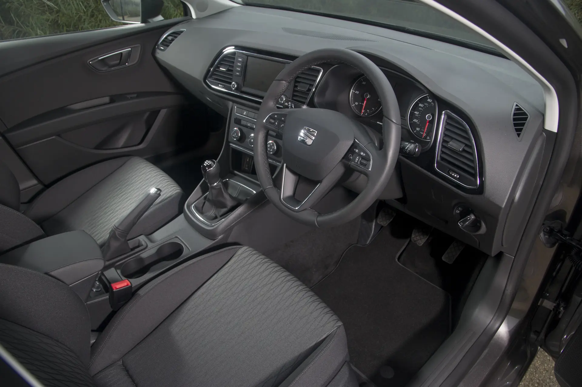 SEAT Leon ST (2014-2020) Review: interior close up photo of the SEAT Leon ST dashboard