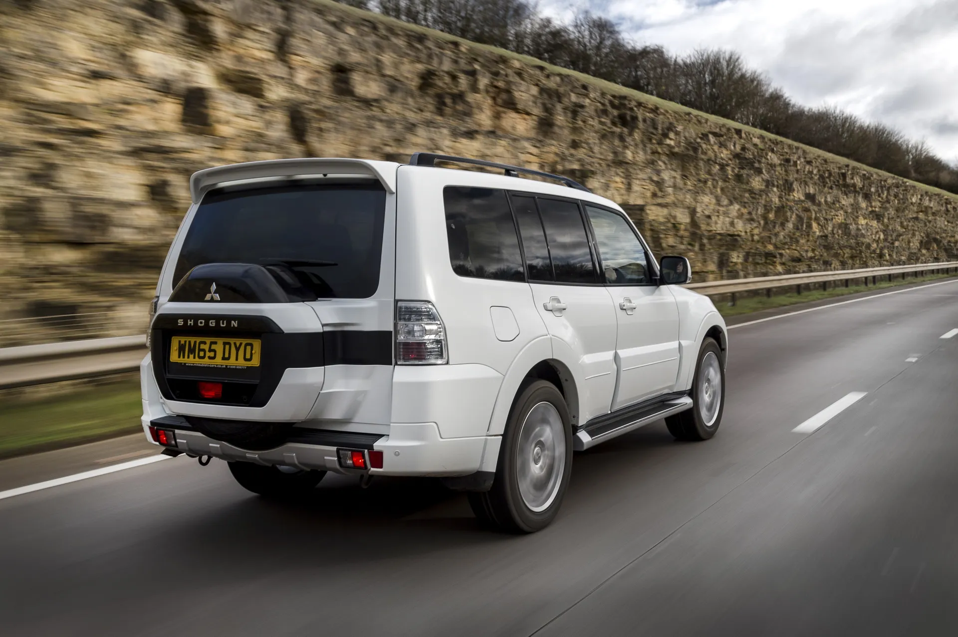 Mitsubishi Shogun (2007-2018) Review: exterior rear three quarter photo of the Mitsubishi Shogun on the road