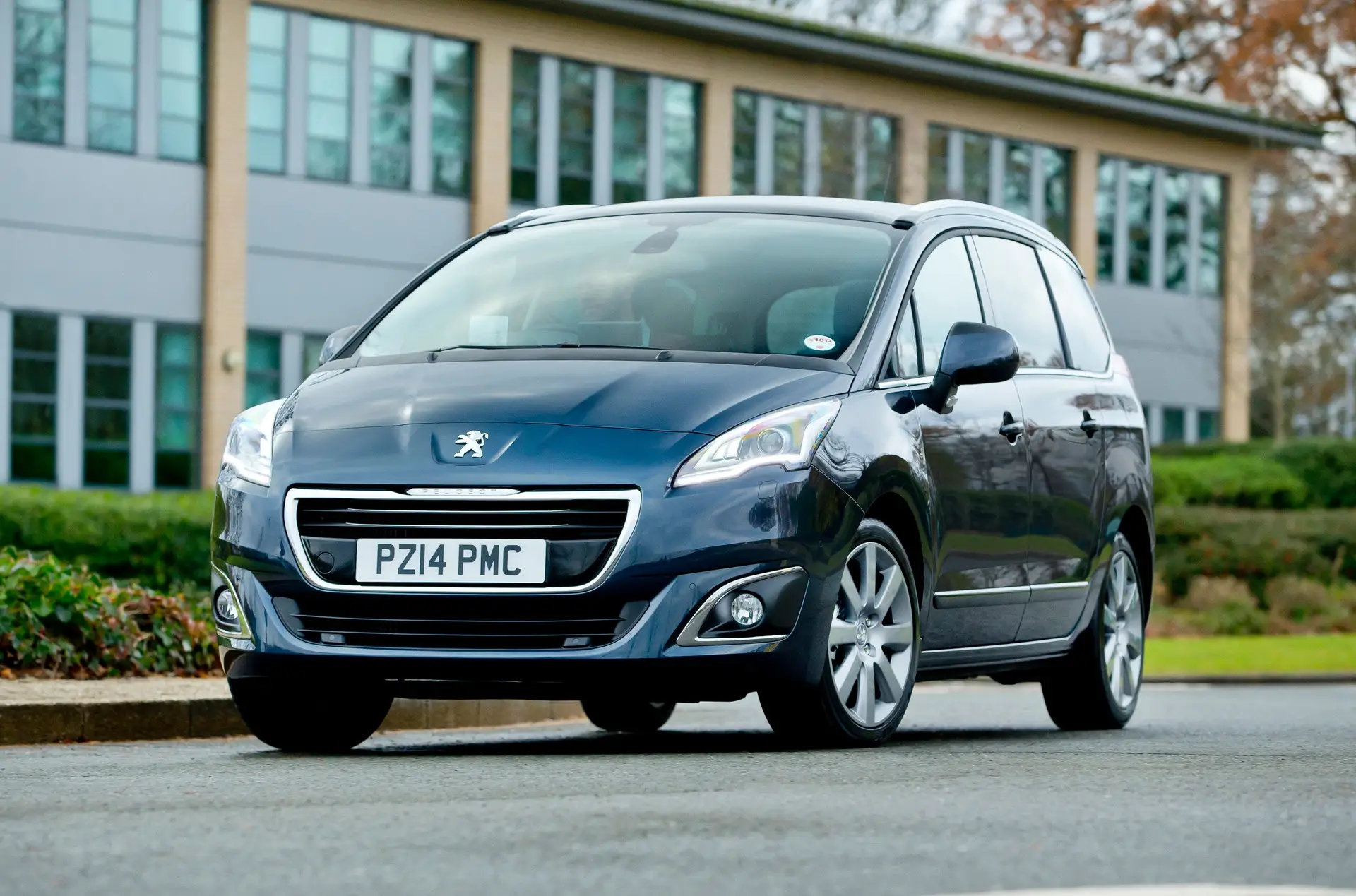 Peugeot 5008 (2010-2018) Review: exterior front three quarter photo of the Peugeot 5008 on the road