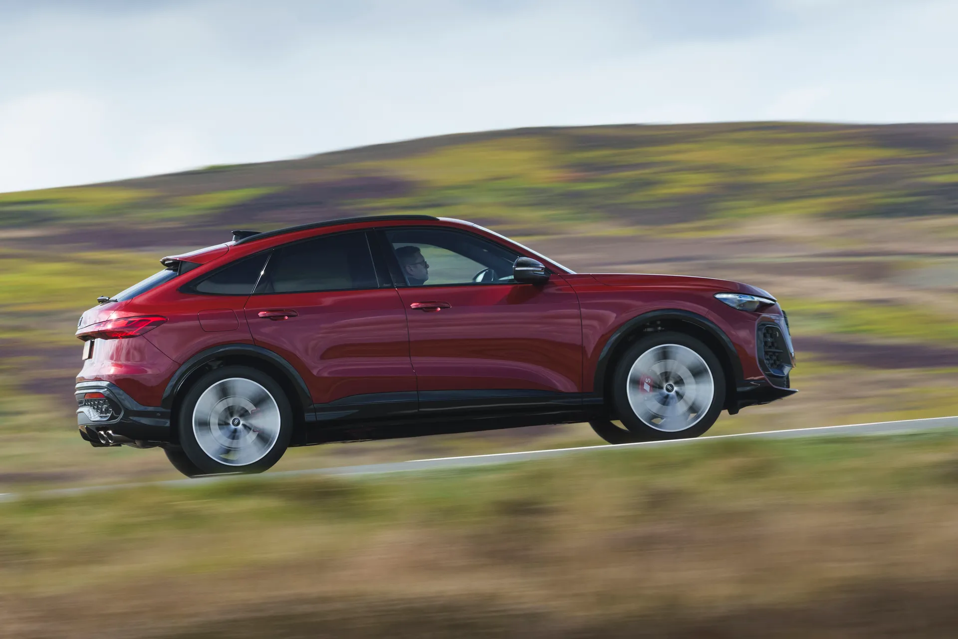 Audi SQ5 Review: driving dynamic side profile