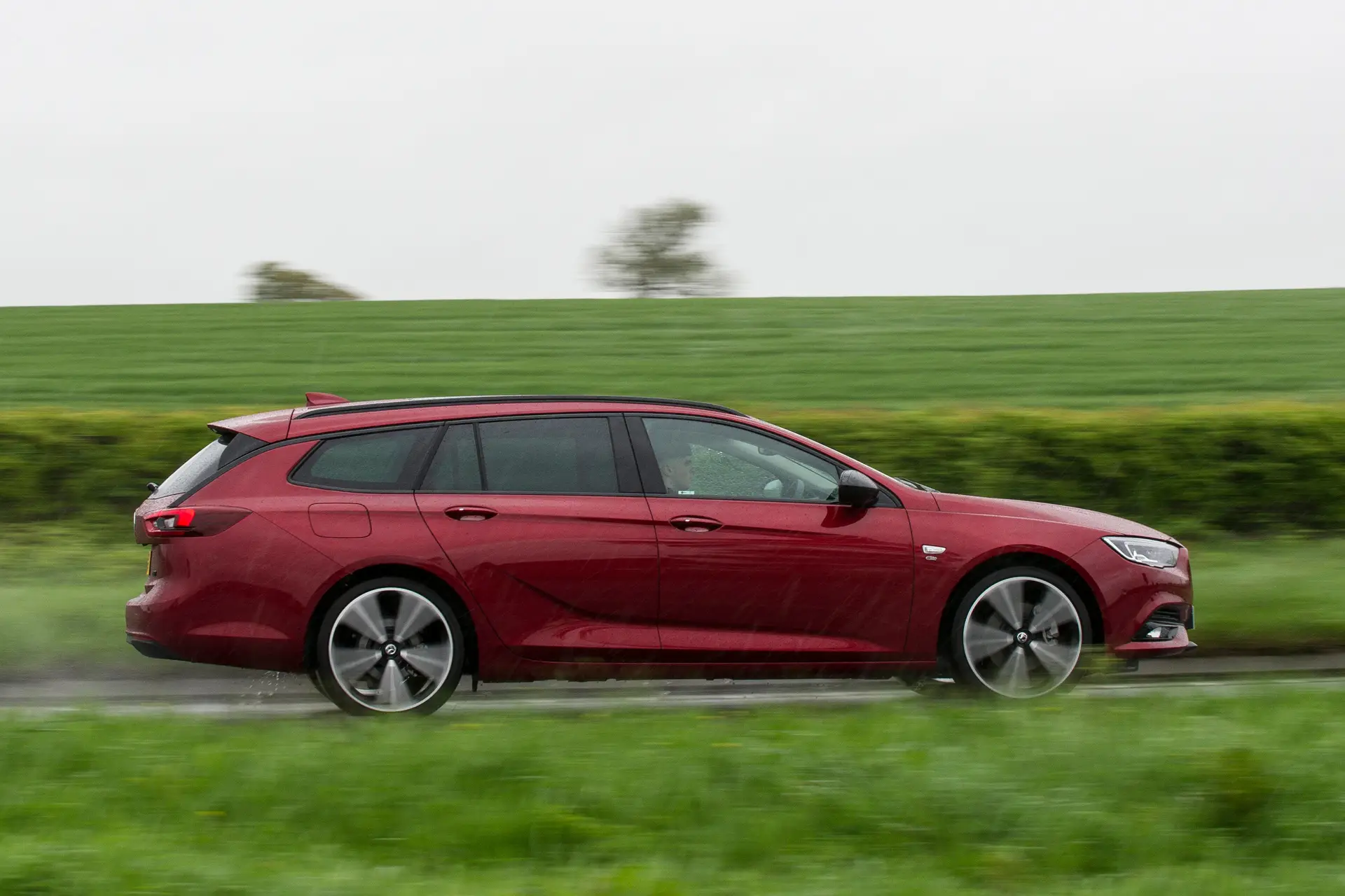 Used Vauxhall Insignia Sports Tourer (2017-2019) Review: exterior side photo of the Vauxhall Insignia Sports Tourer on the road