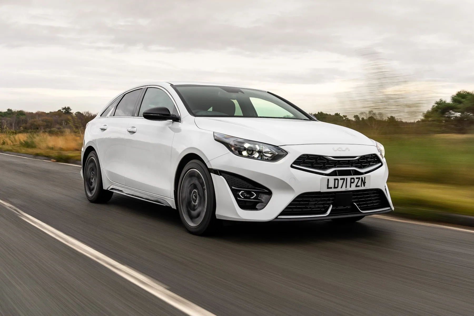 Kia ProCeed Review: front side driving