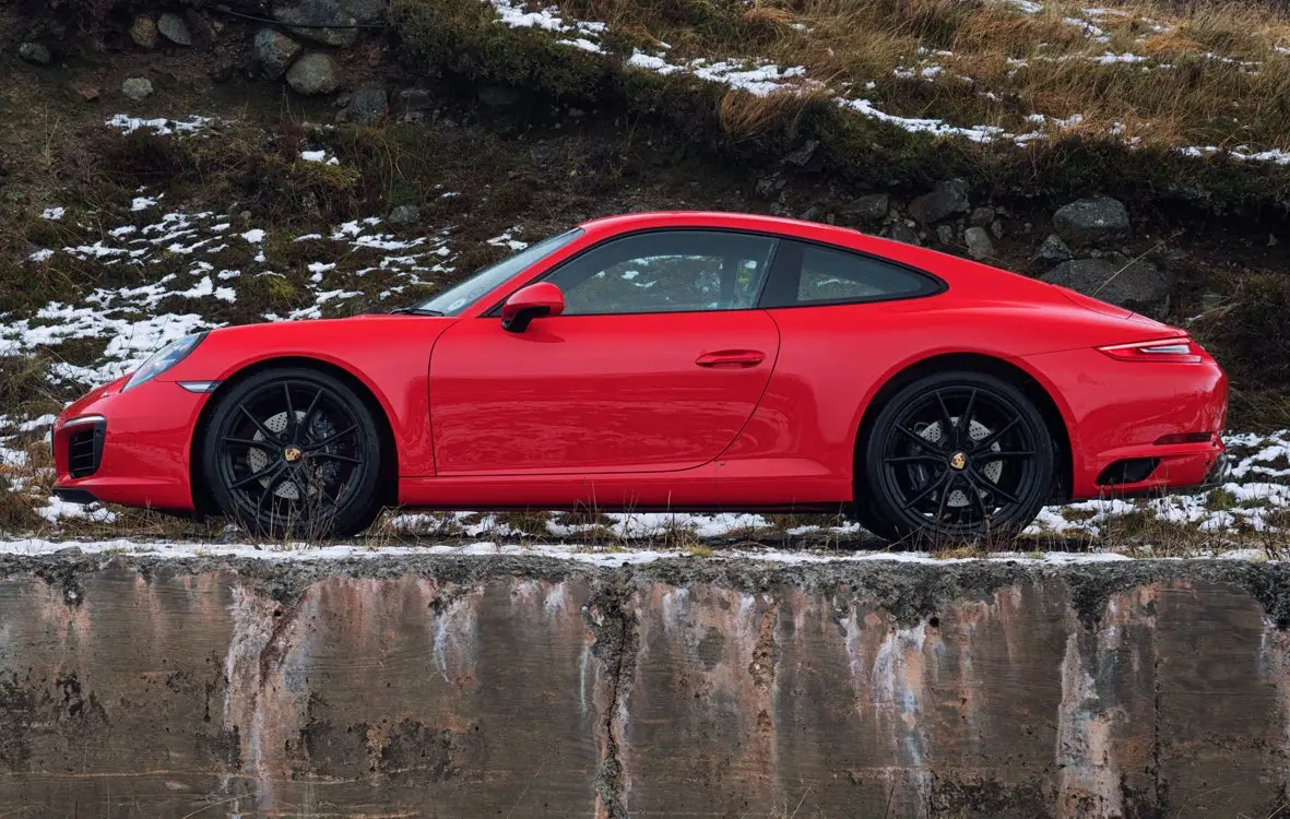 Porsche 911 (2015-2019) Review: exterior side photo of the Porsche 911