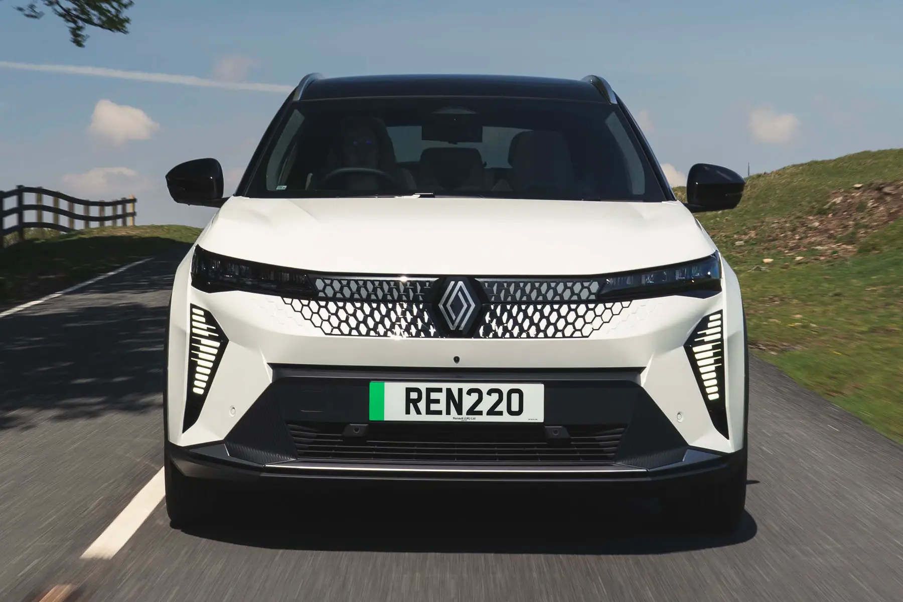 Renault Scenic E-Tech Review 2024: front dynamic