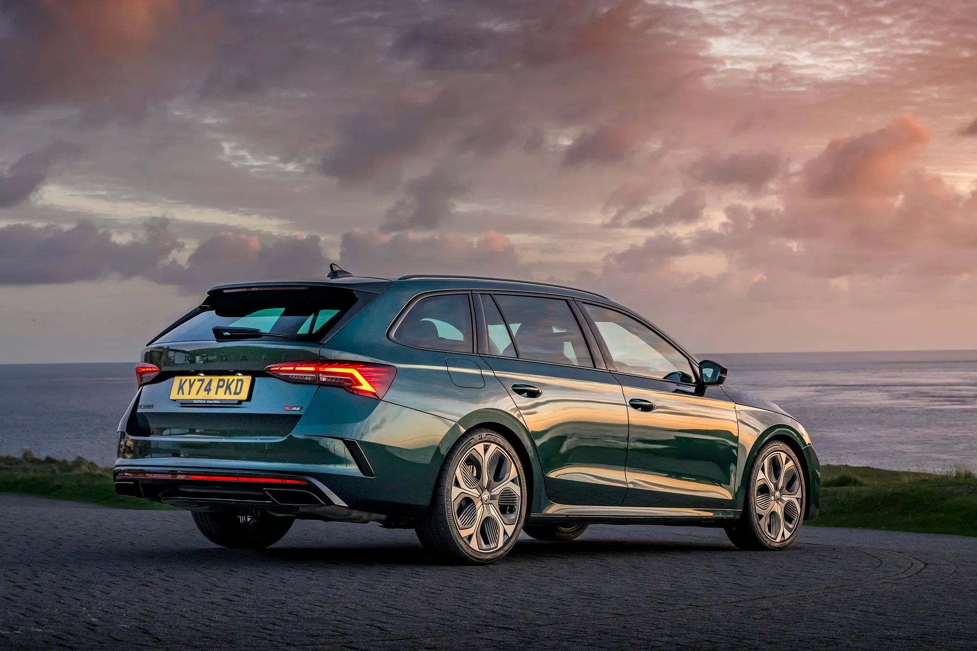 Skoda Octavia vRS review: estate rear