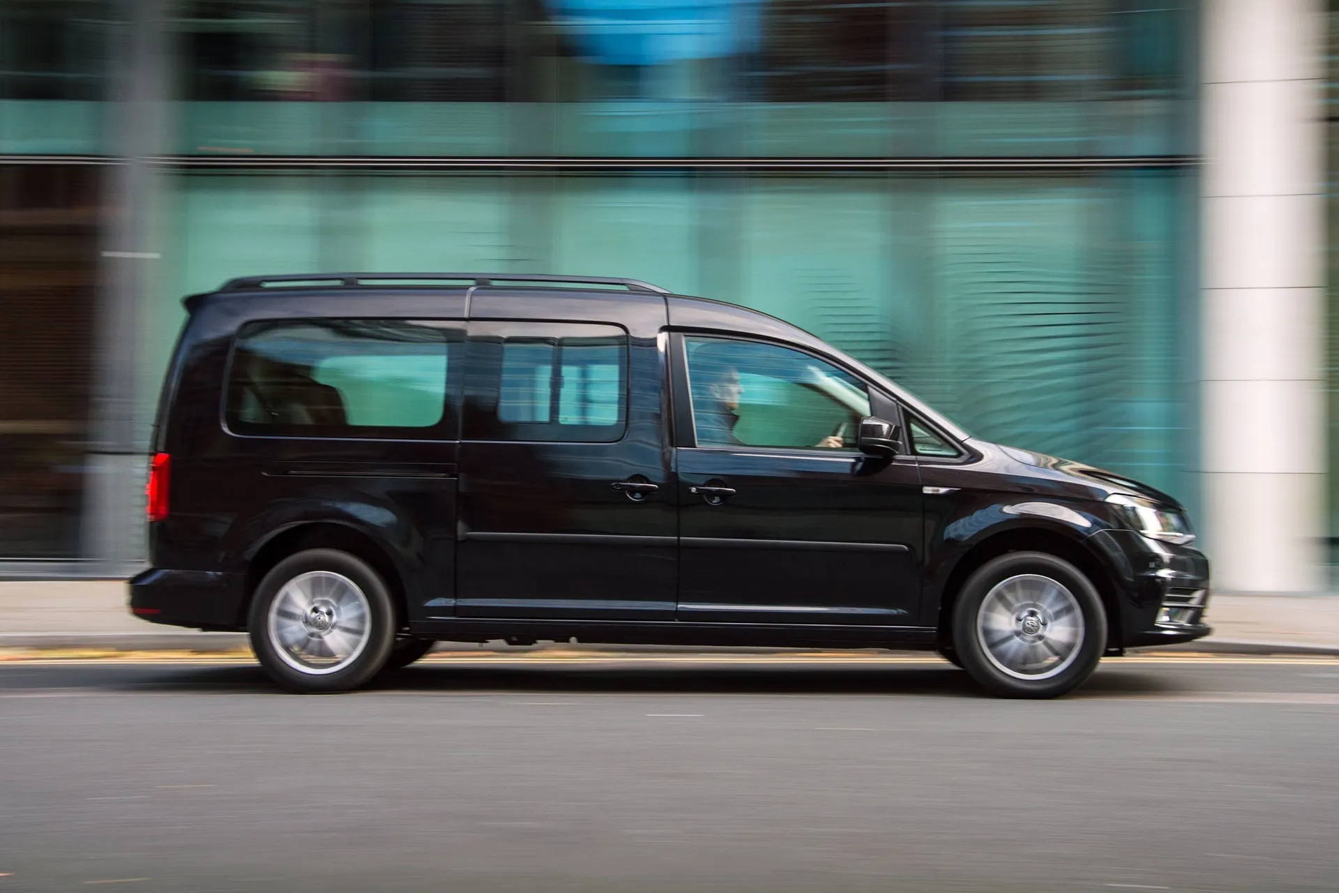 Volkswagen Caddy Maxi Life Right Side View