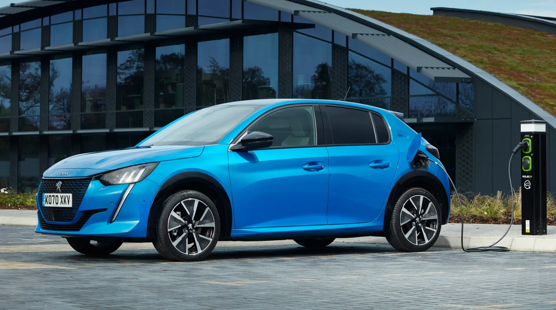 Peugeot e-208 Review 2023 charging
