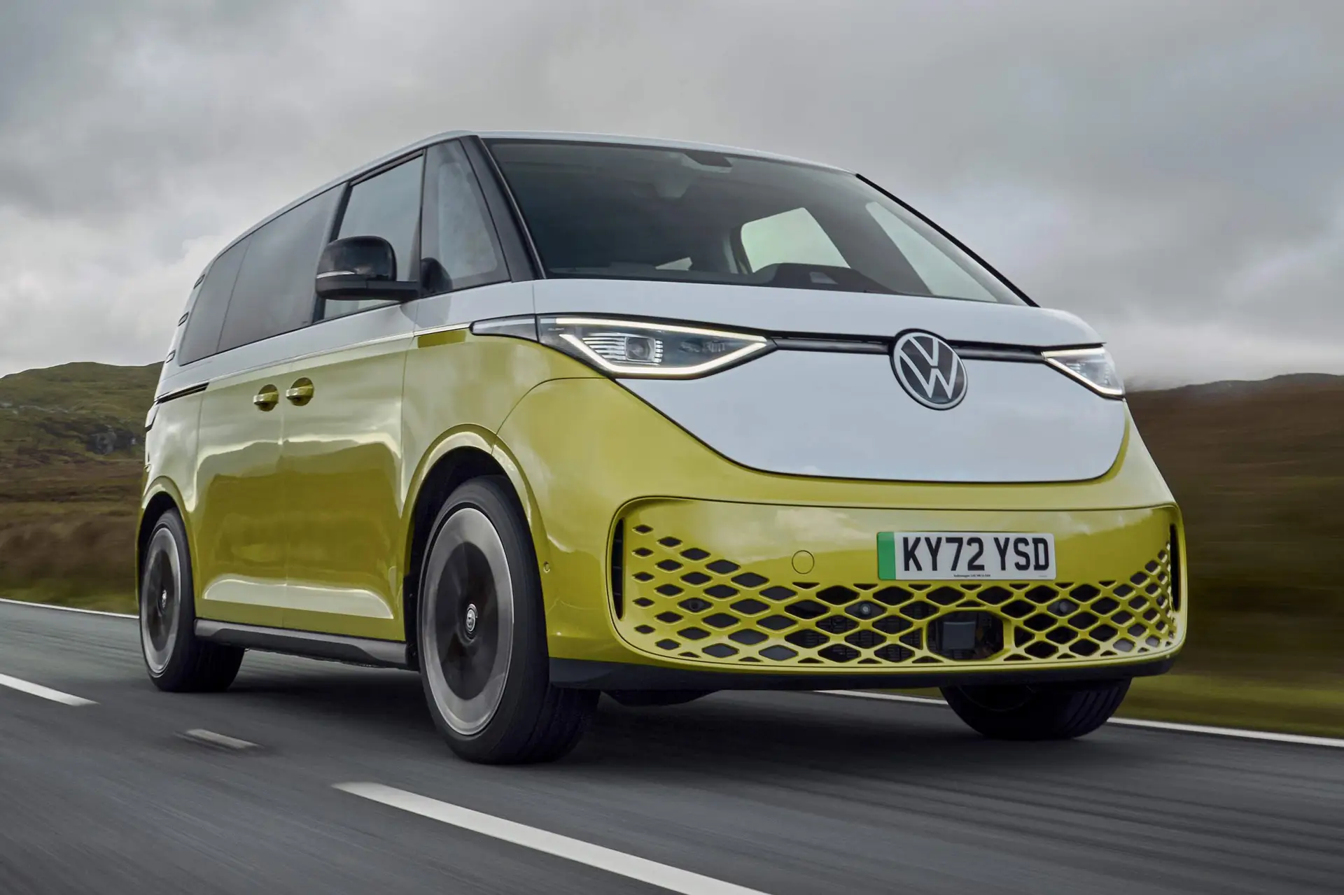 Volkswagen ID.Buzz Review 2023: front dynamic