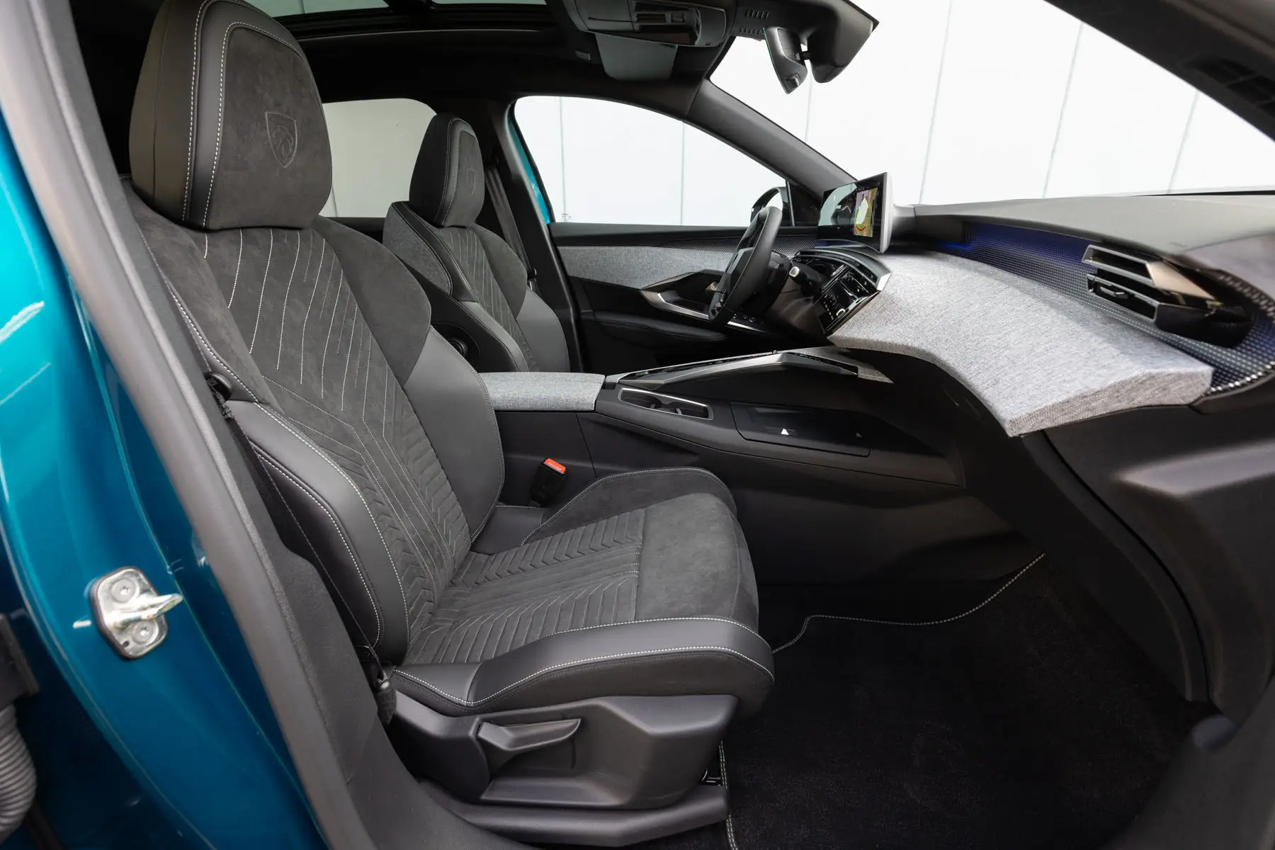Peugeot e-3008 Review 2024: front seats