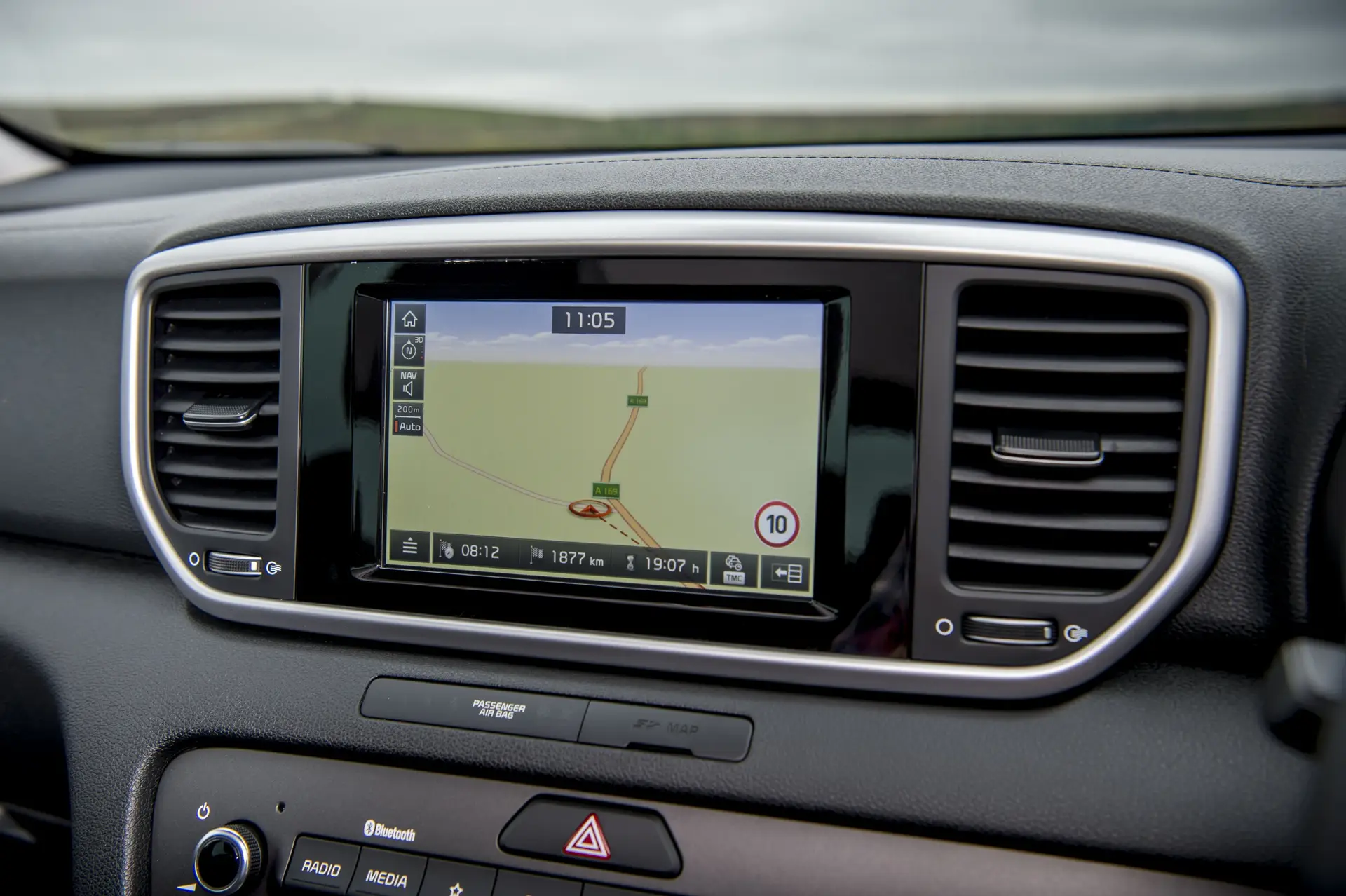 Kia Sportage Review (2016-2021): central console and sat nav