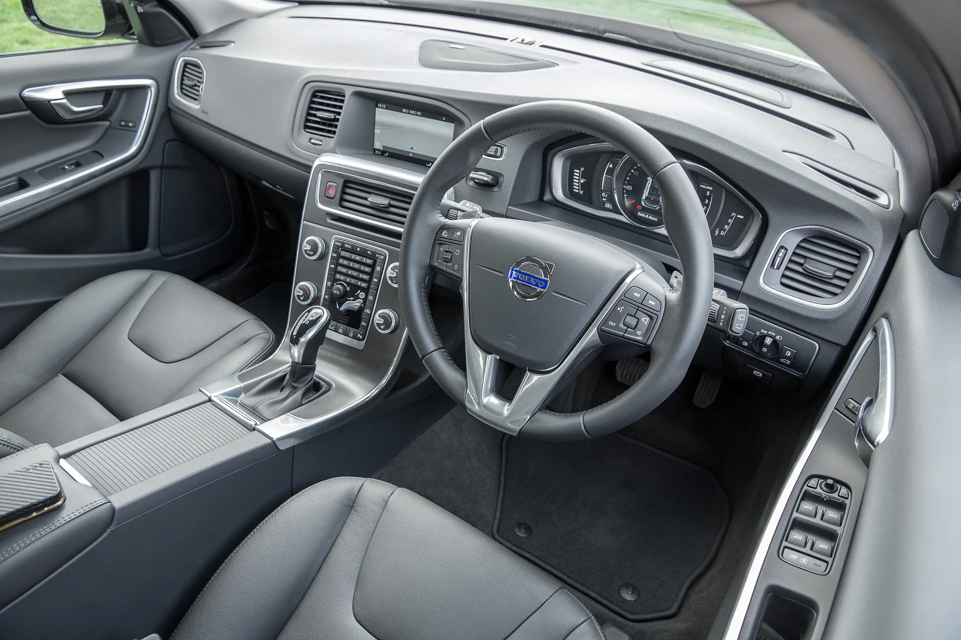 Volvo V60 Cross Country interior