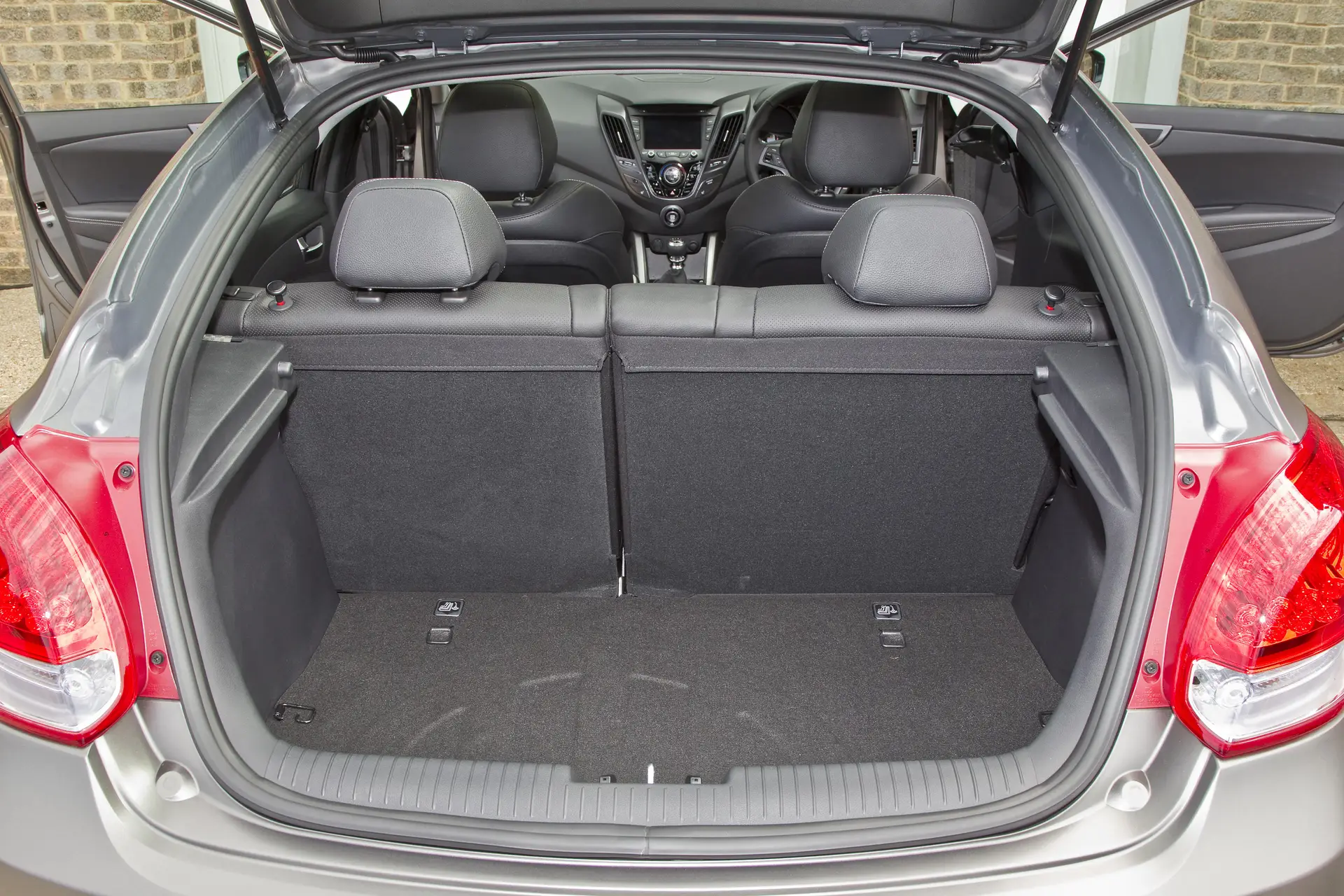 Hyundai Veloster (2013-2015) Review: interior close up photo of the Hyundai Veloster boot space