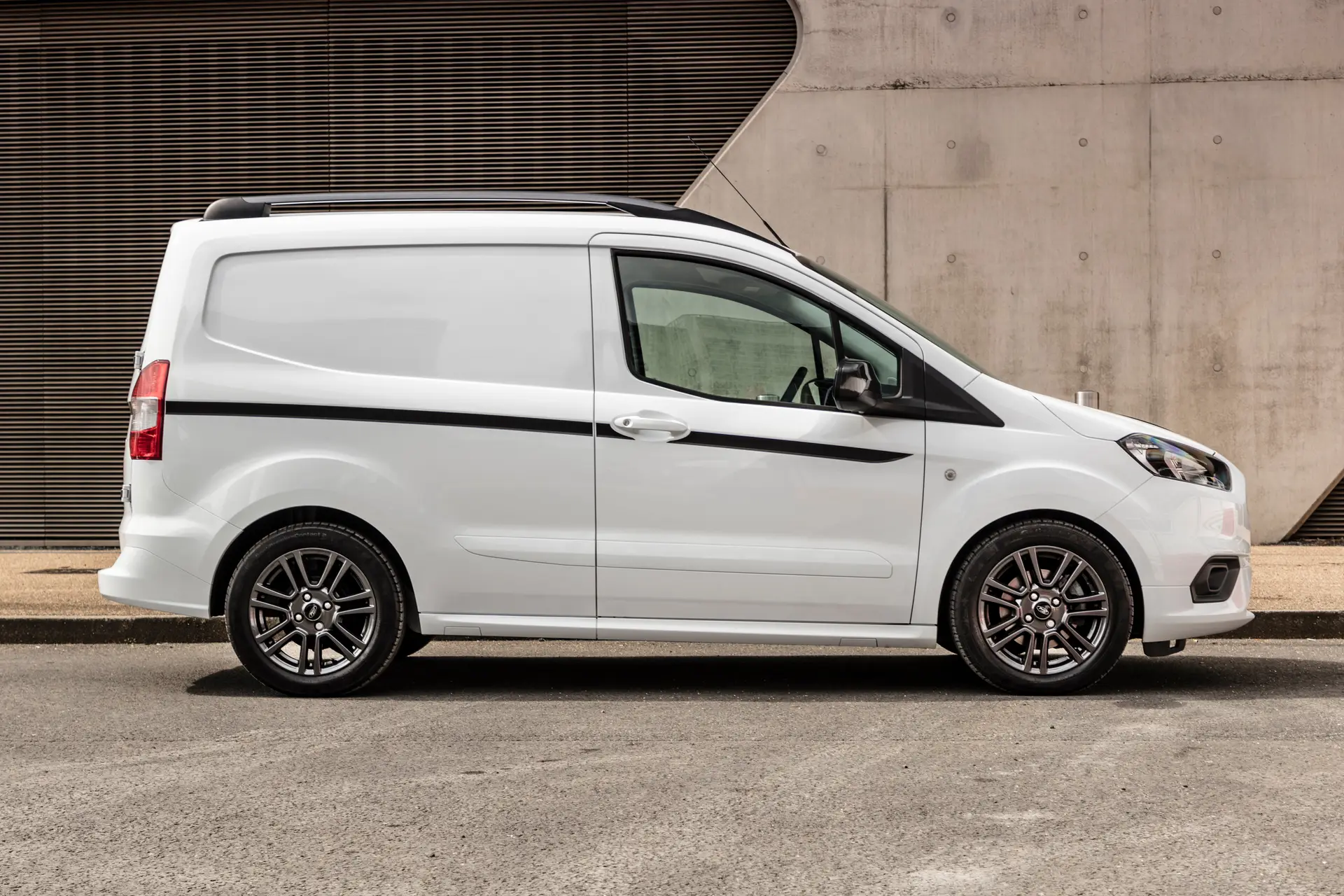 Ford Transit Courier Review 2023: side profile