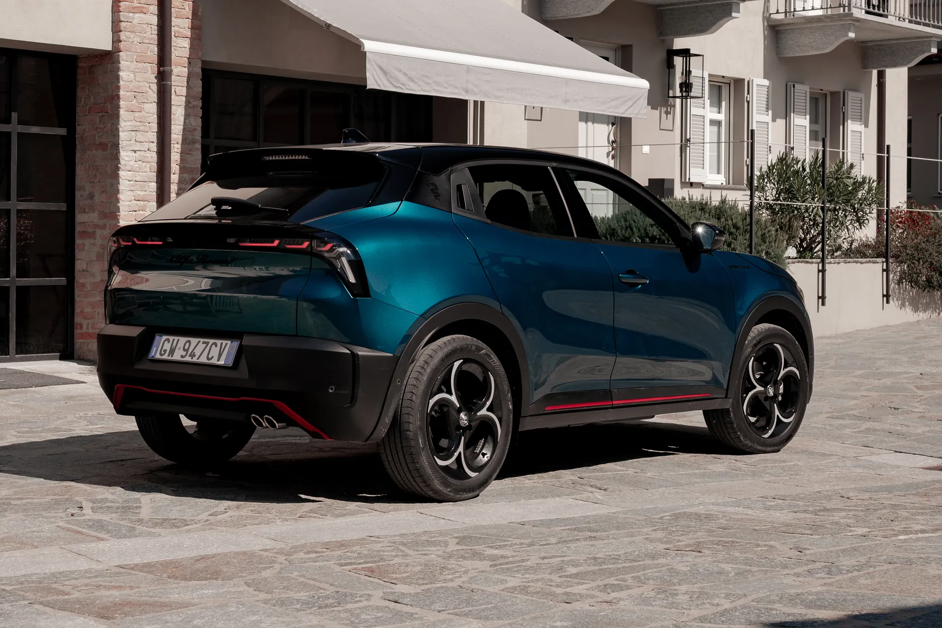 Alfa Romeo Junior Ibrida Review: rear three quarters