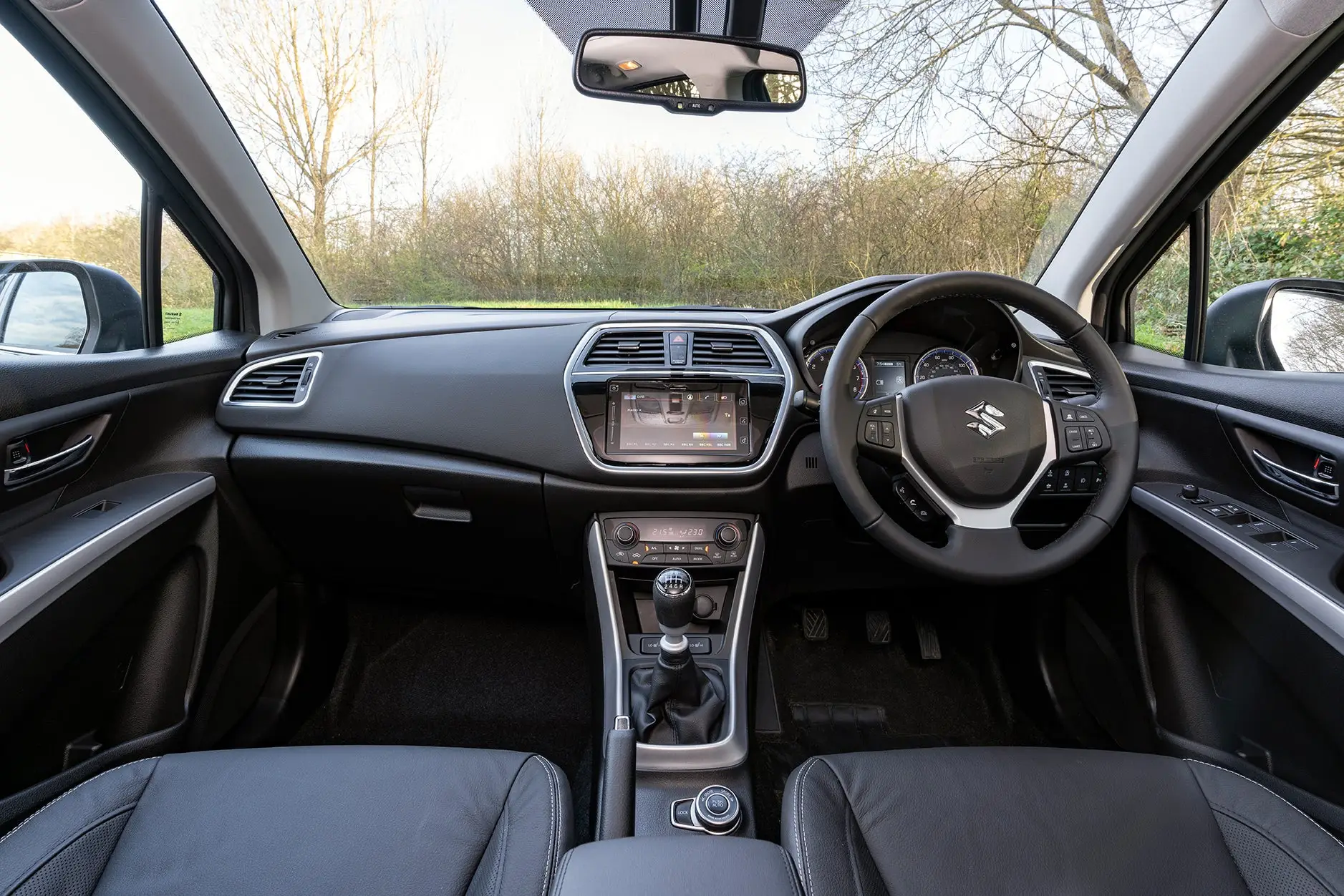 Suzuki SX4 S-Cross Front Interior