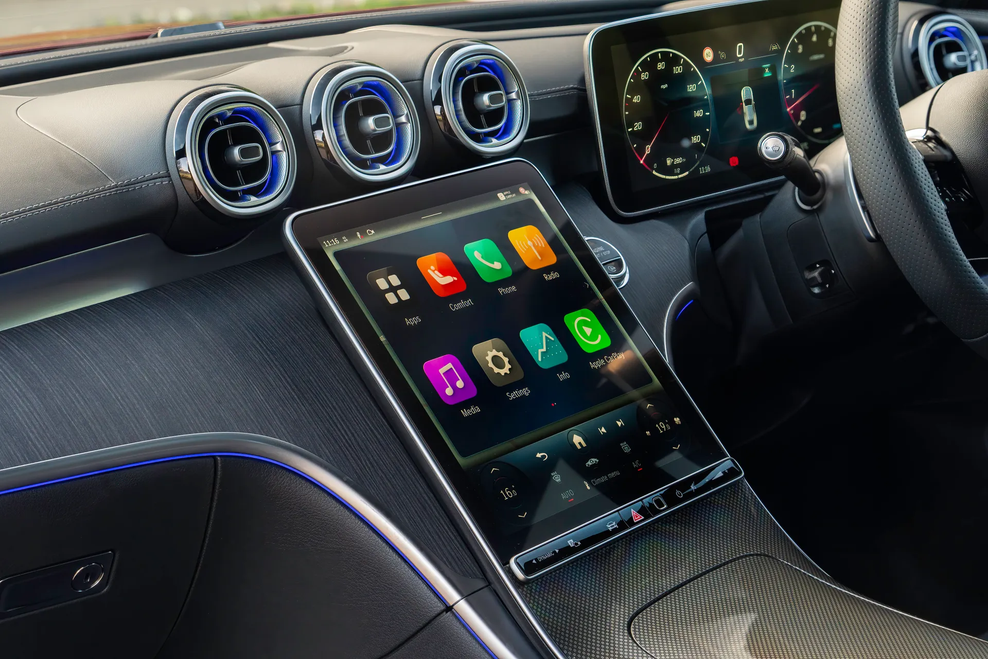 Mercedes-Benz CLE Review: infotainment and Apple CarPlay
