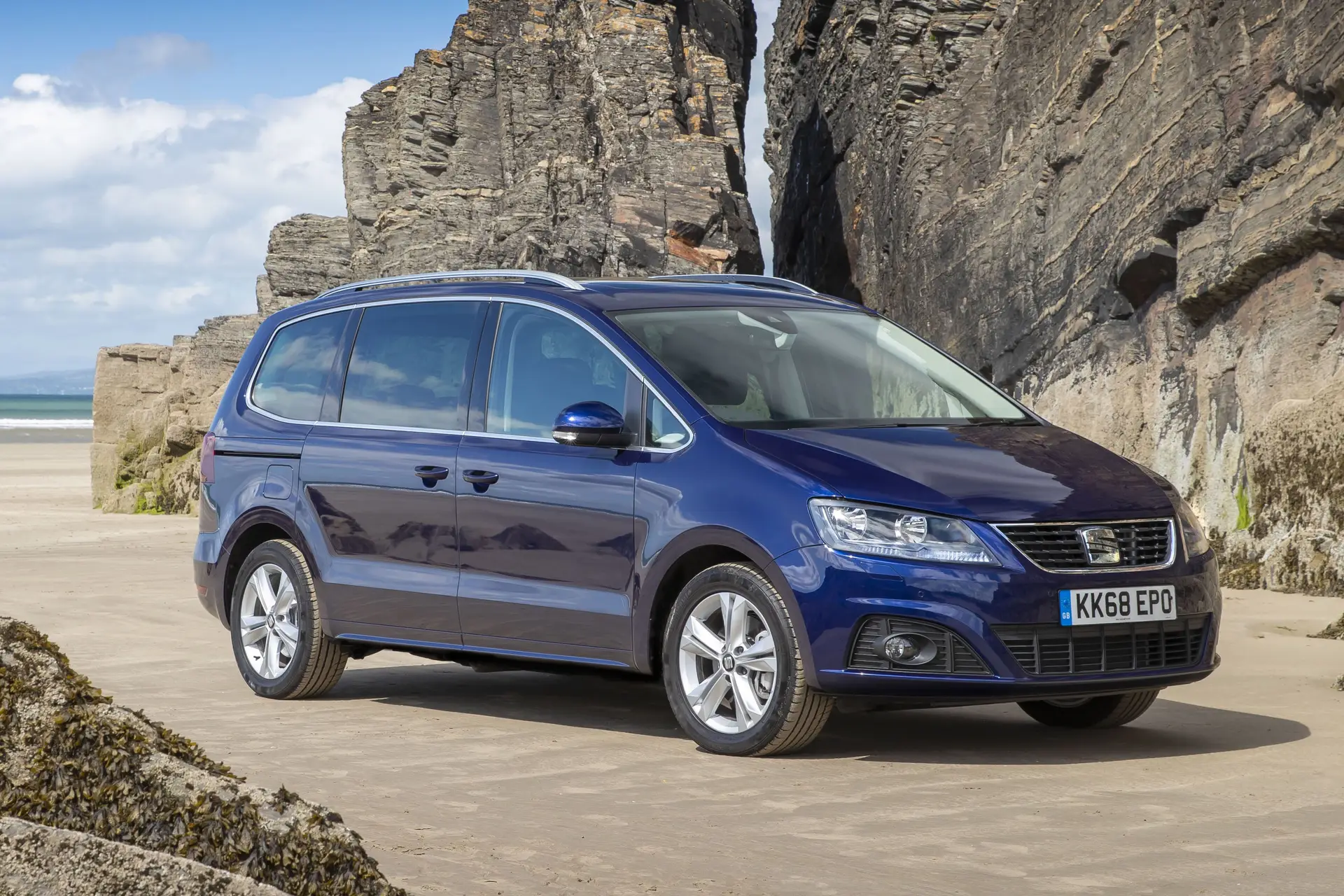 SEAT Alhambra Review 2023 Right Side View