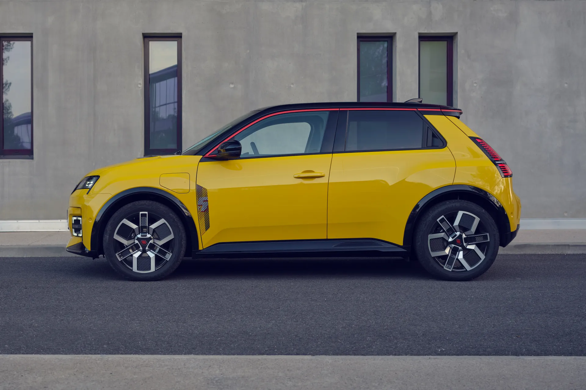 Renault 5 Review: side profile