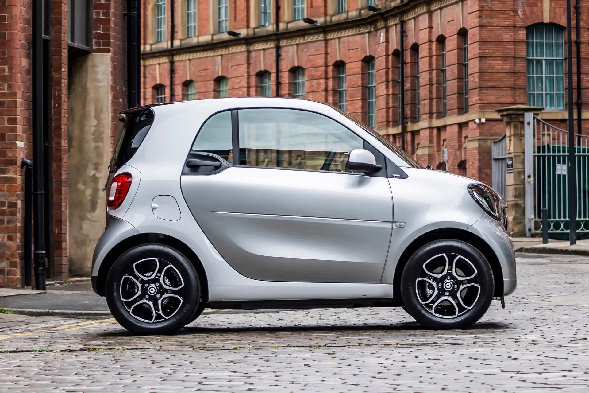 Smart EQ Fortwo Review 2023: Right Side View