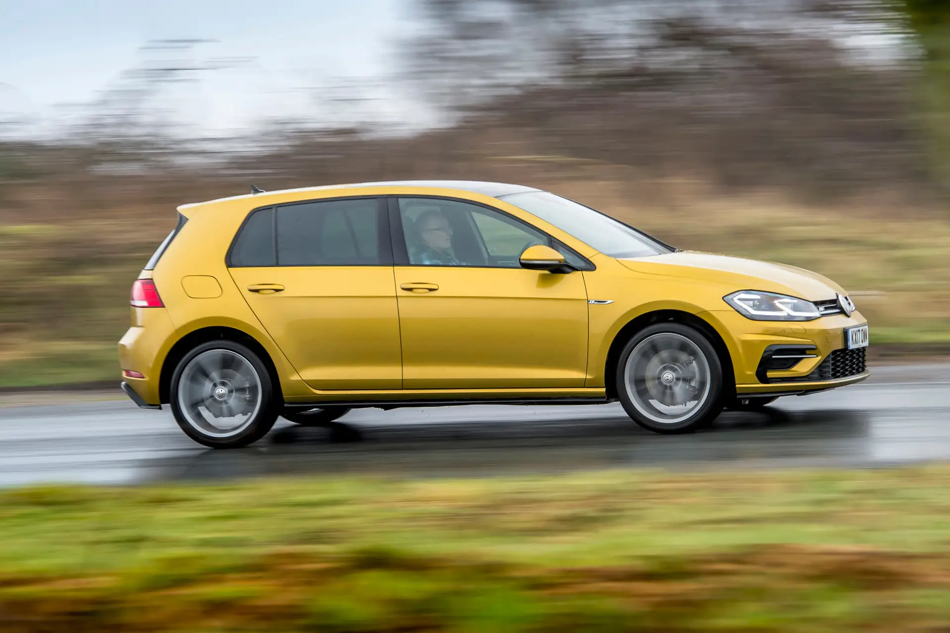 Volkswagen Golf (2013-202) Review: exterior side photo of the Volkswagen Golf on the road