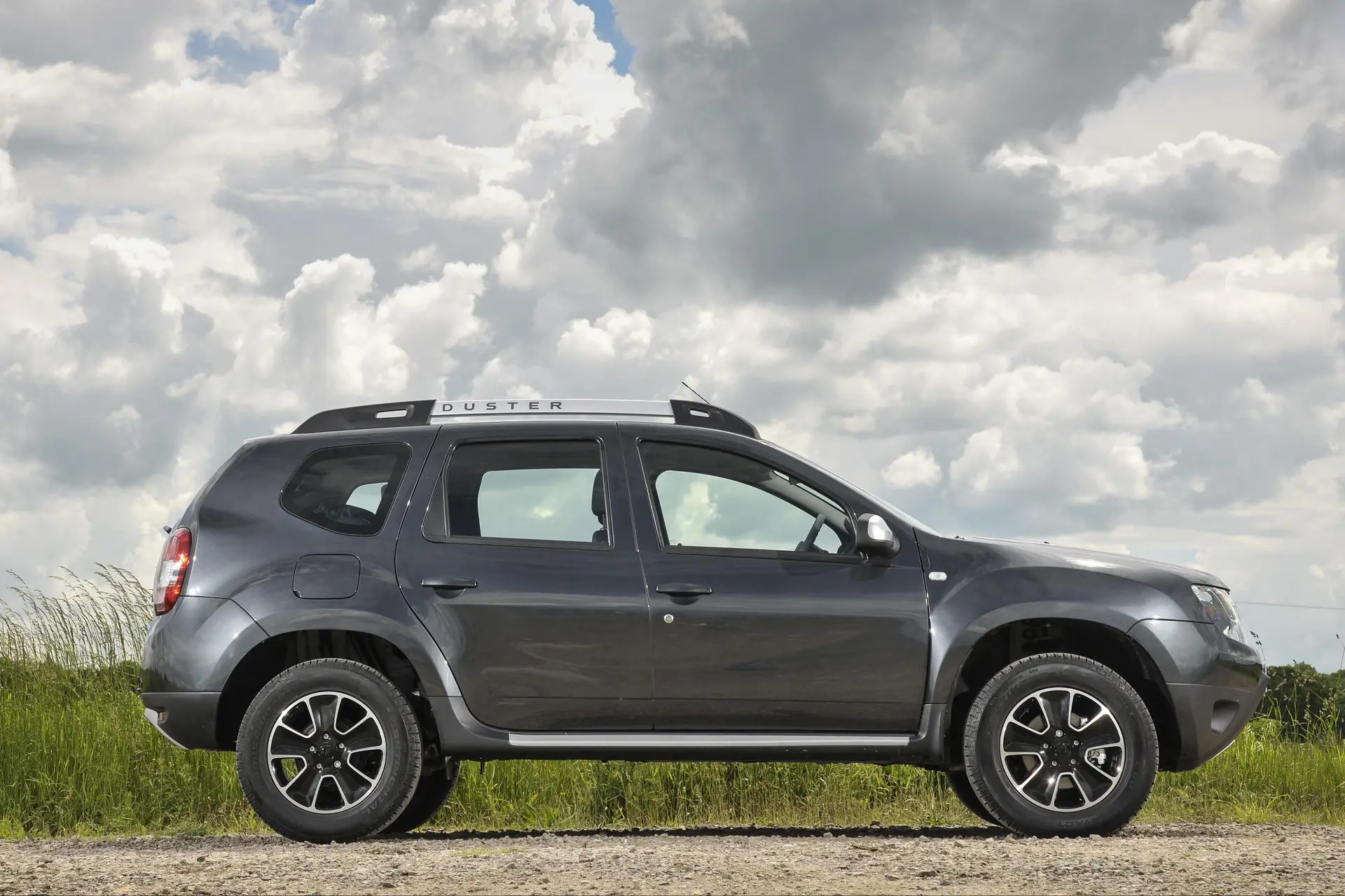Used Dacia Duster (2012-2018) Review: exterior side photo of the Dacia Duster