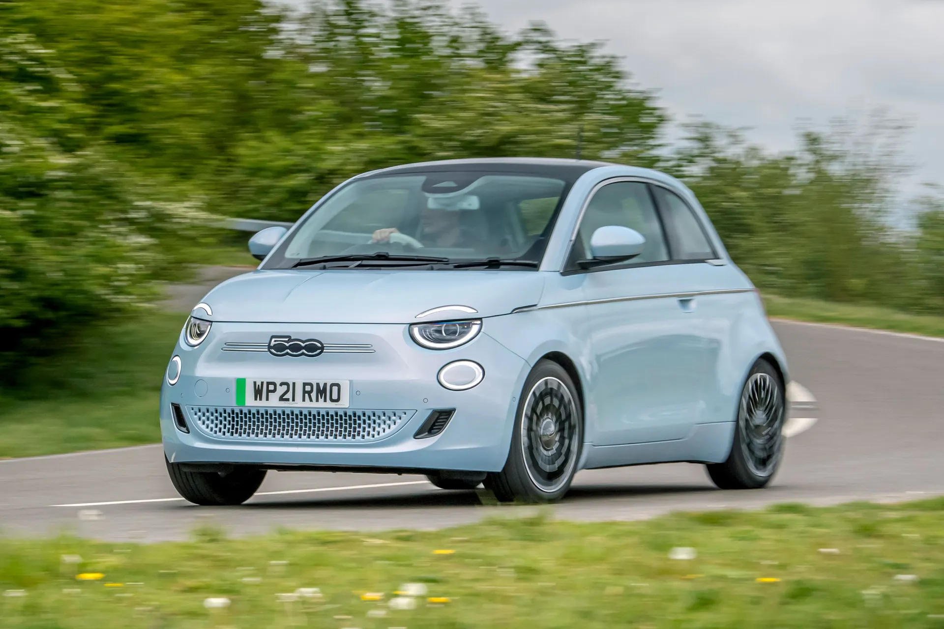 Fiat 500 Electric Review: front dynamic