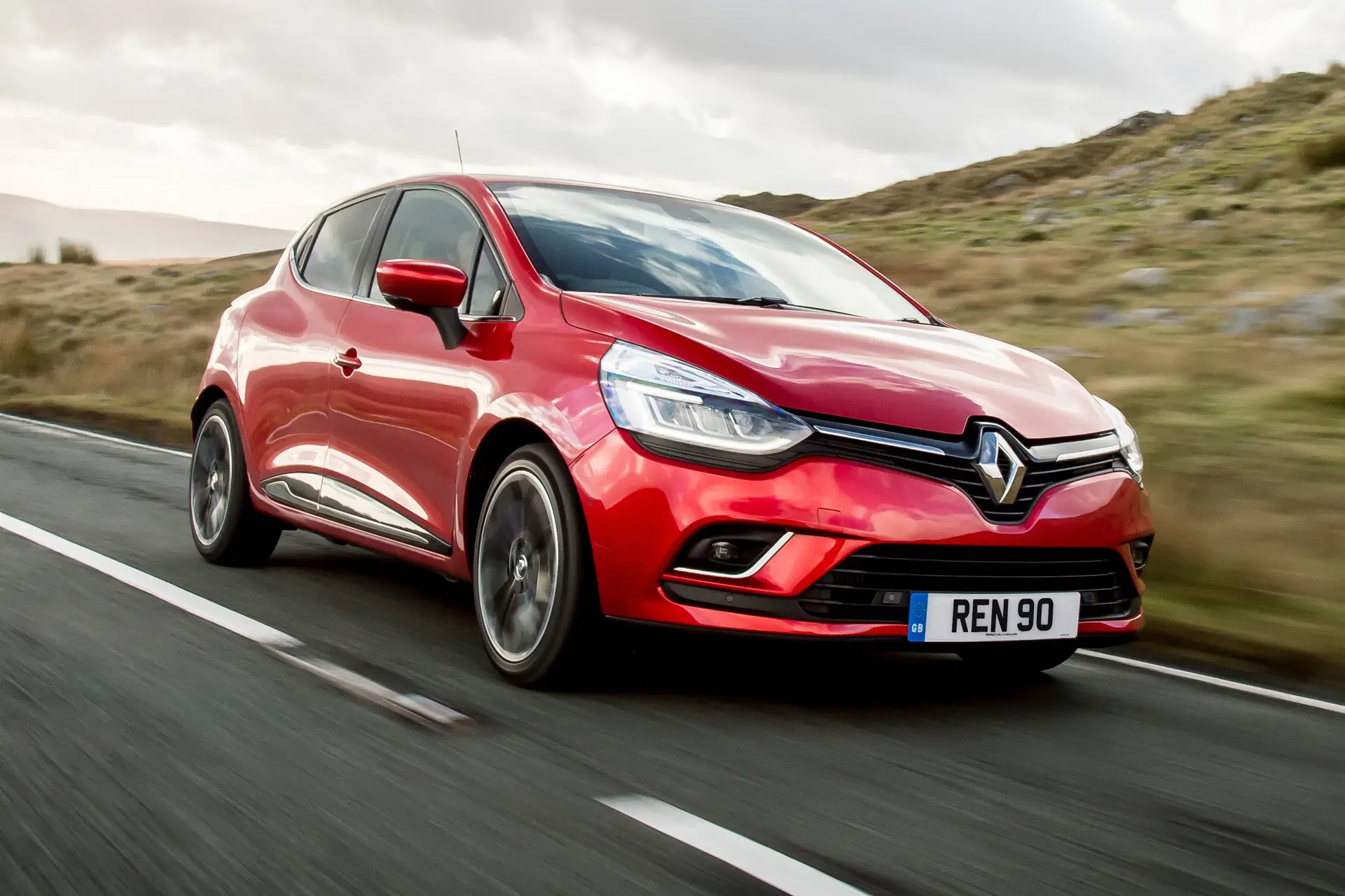 Renault Clio (2013-2019) Review: exterior front three quarter photo of the Renault Clio on the road